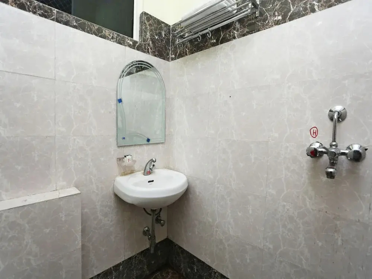 OYO 27686 Hotel Chandra Garden