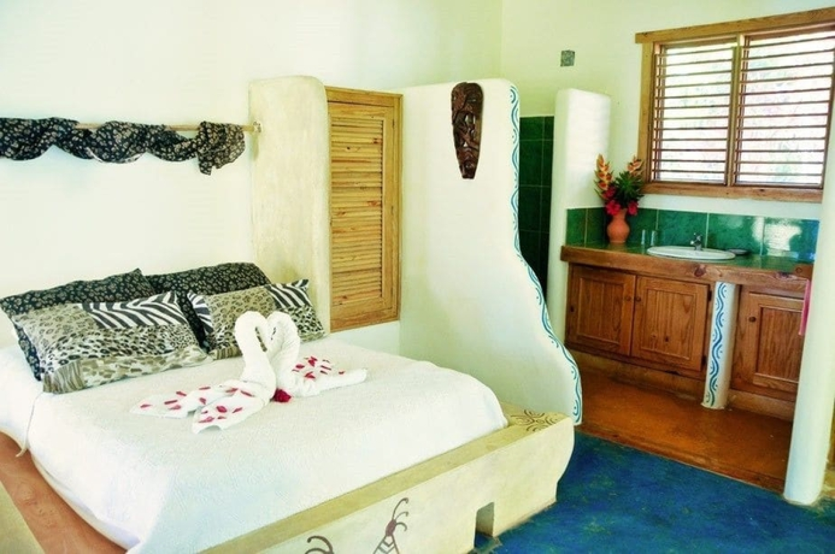 Las Ballenas Escondidas