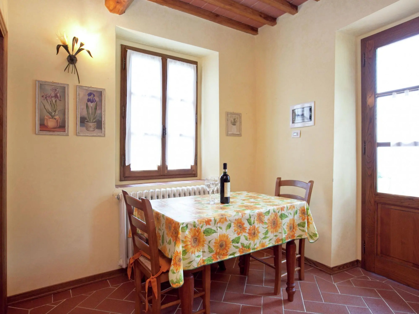 Villa in Tuscany With Pool & Vineyard Views