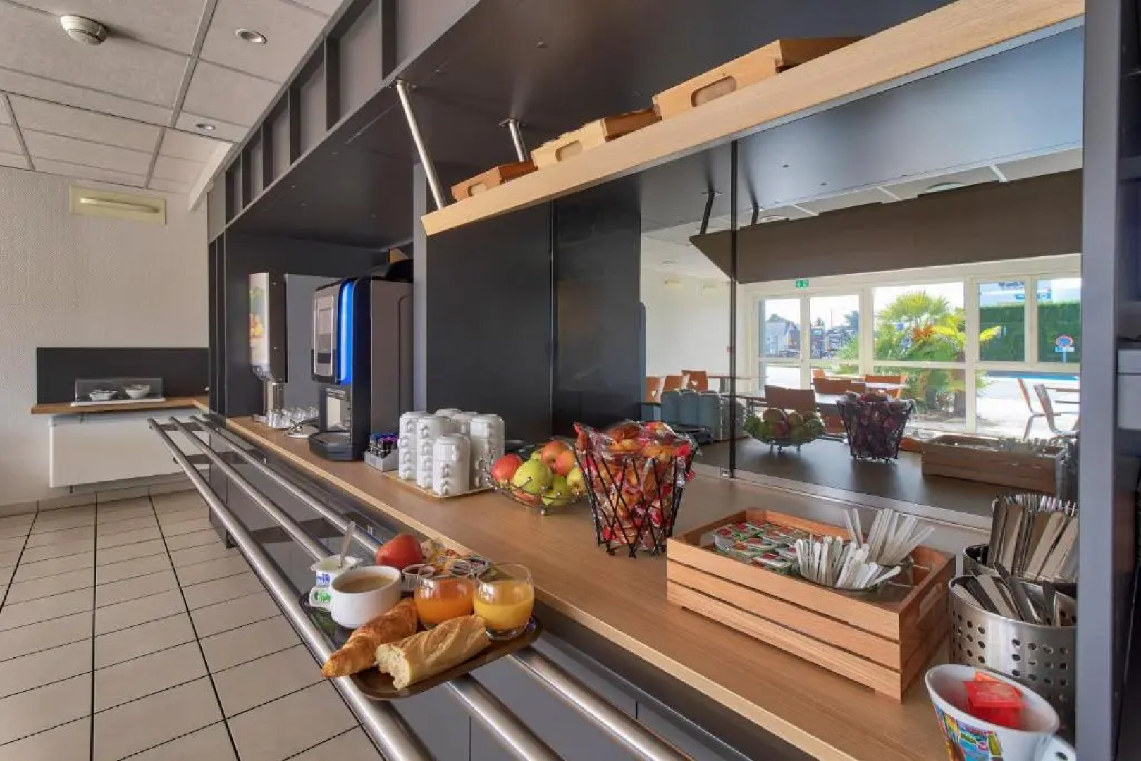 B&B HOTEL Pau Lescar