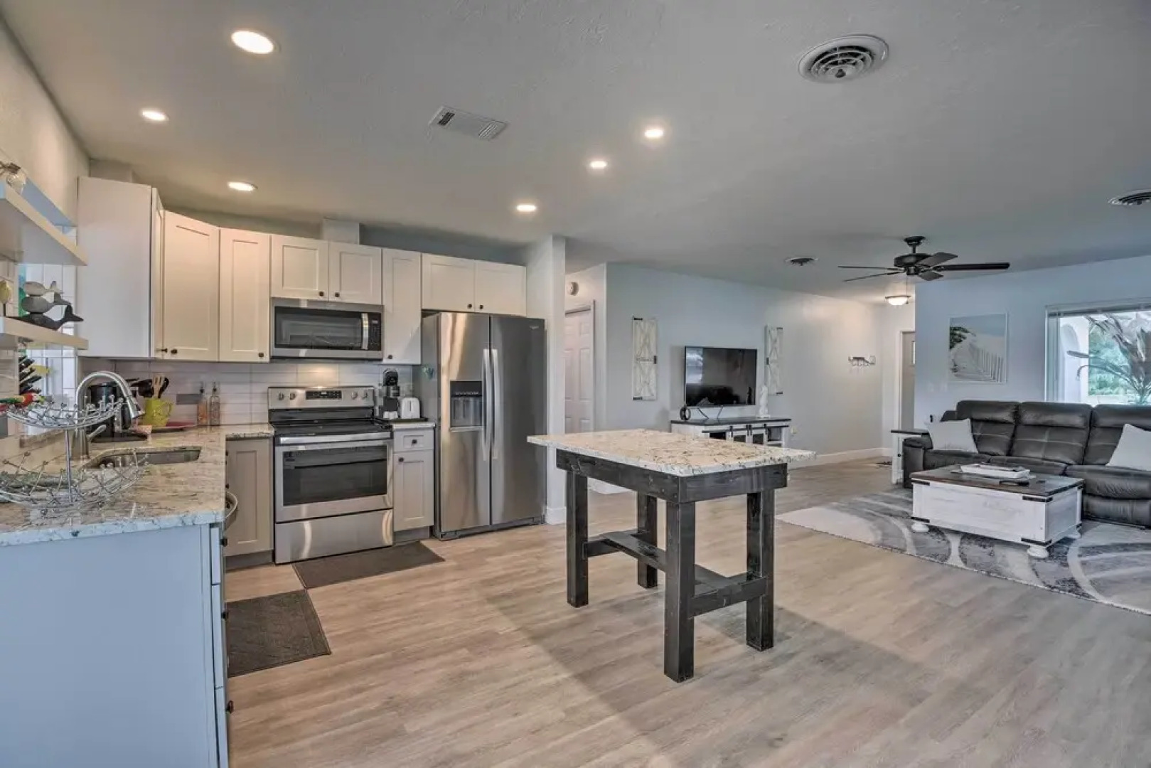 Waterfront Nokomis Escape w/ Dock, Kayaks & Bikes!