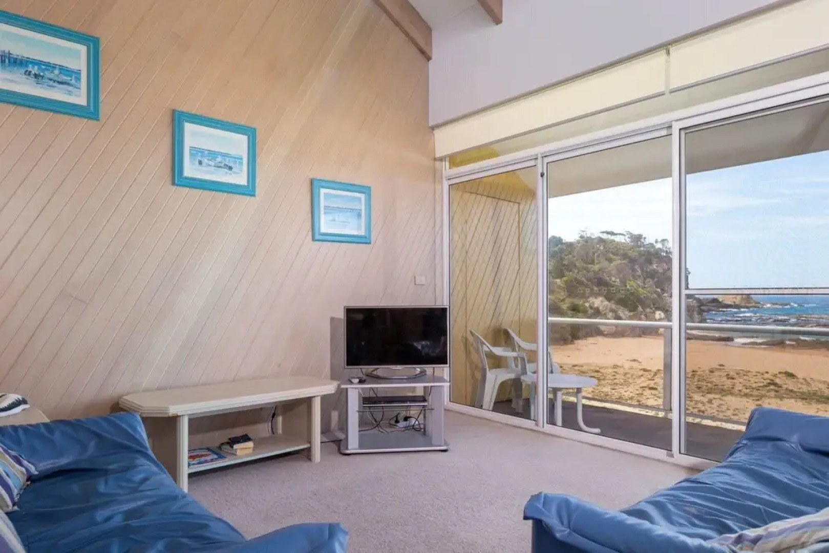 Retreat Beside The Beach - Unit Four