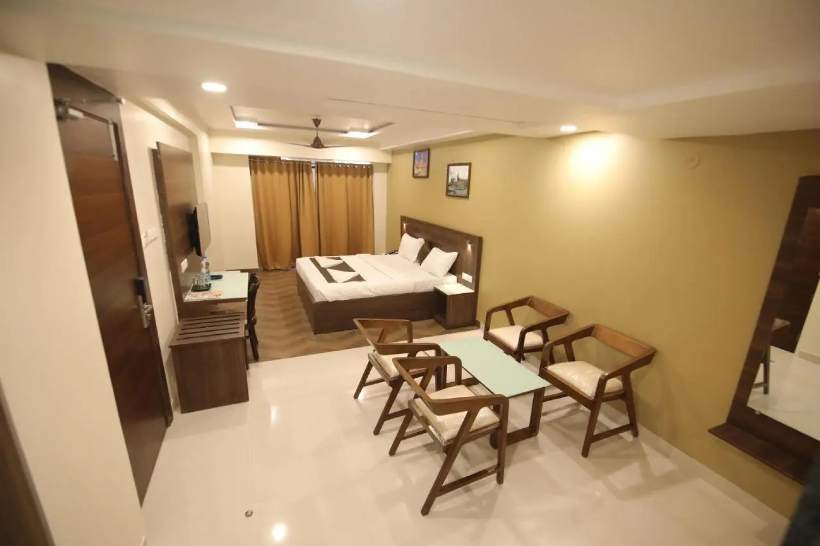 OYO 26698 Hotel Shringar Palace