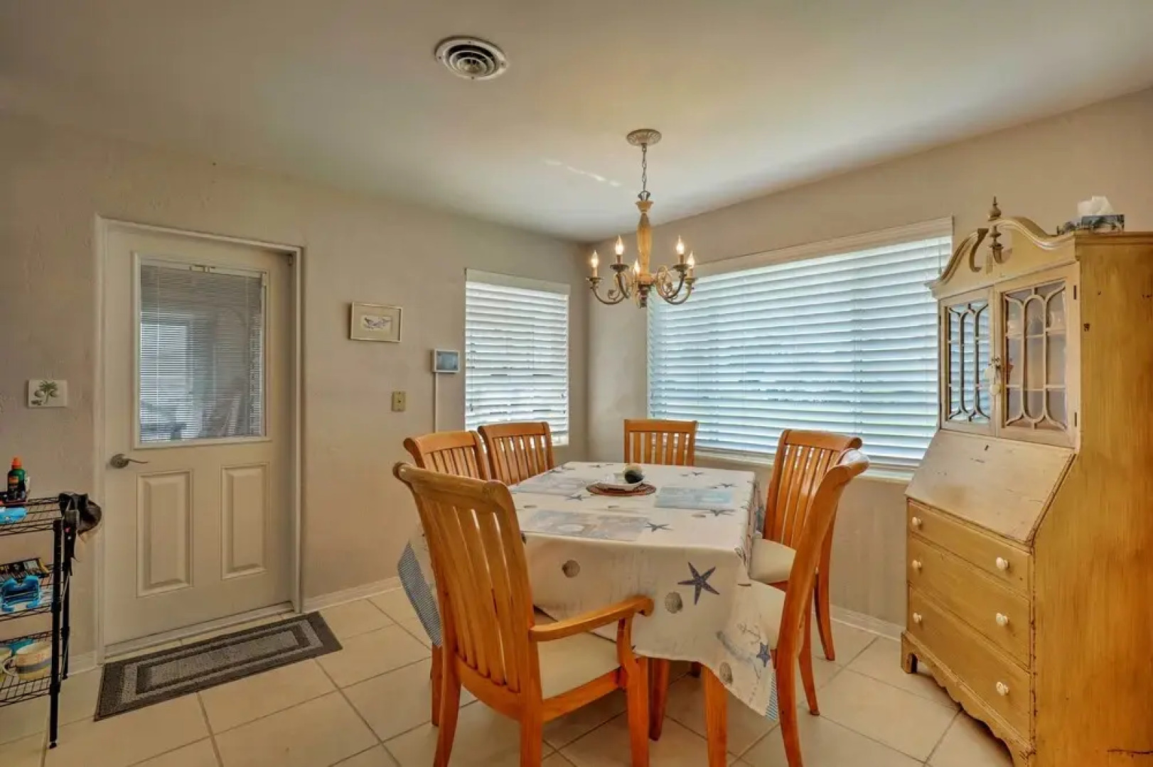 Ormond Beach Home: Screened Porch, Walk to Beach!