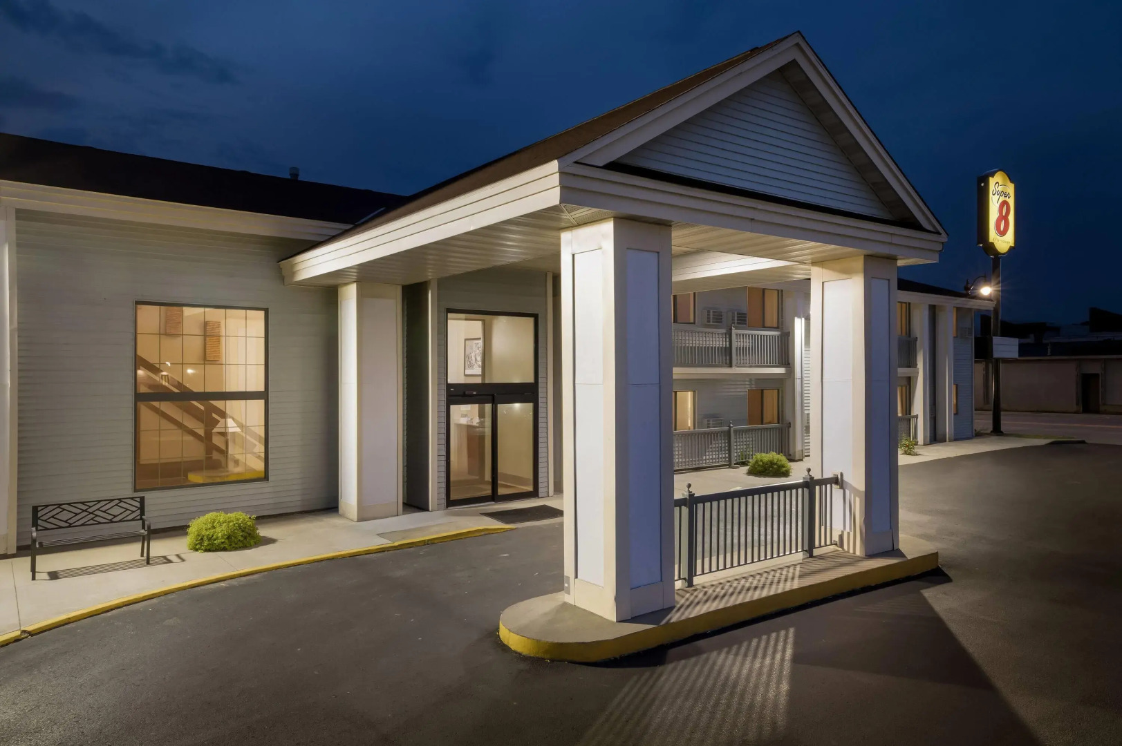 Super 8 by Wyndham La Crosse