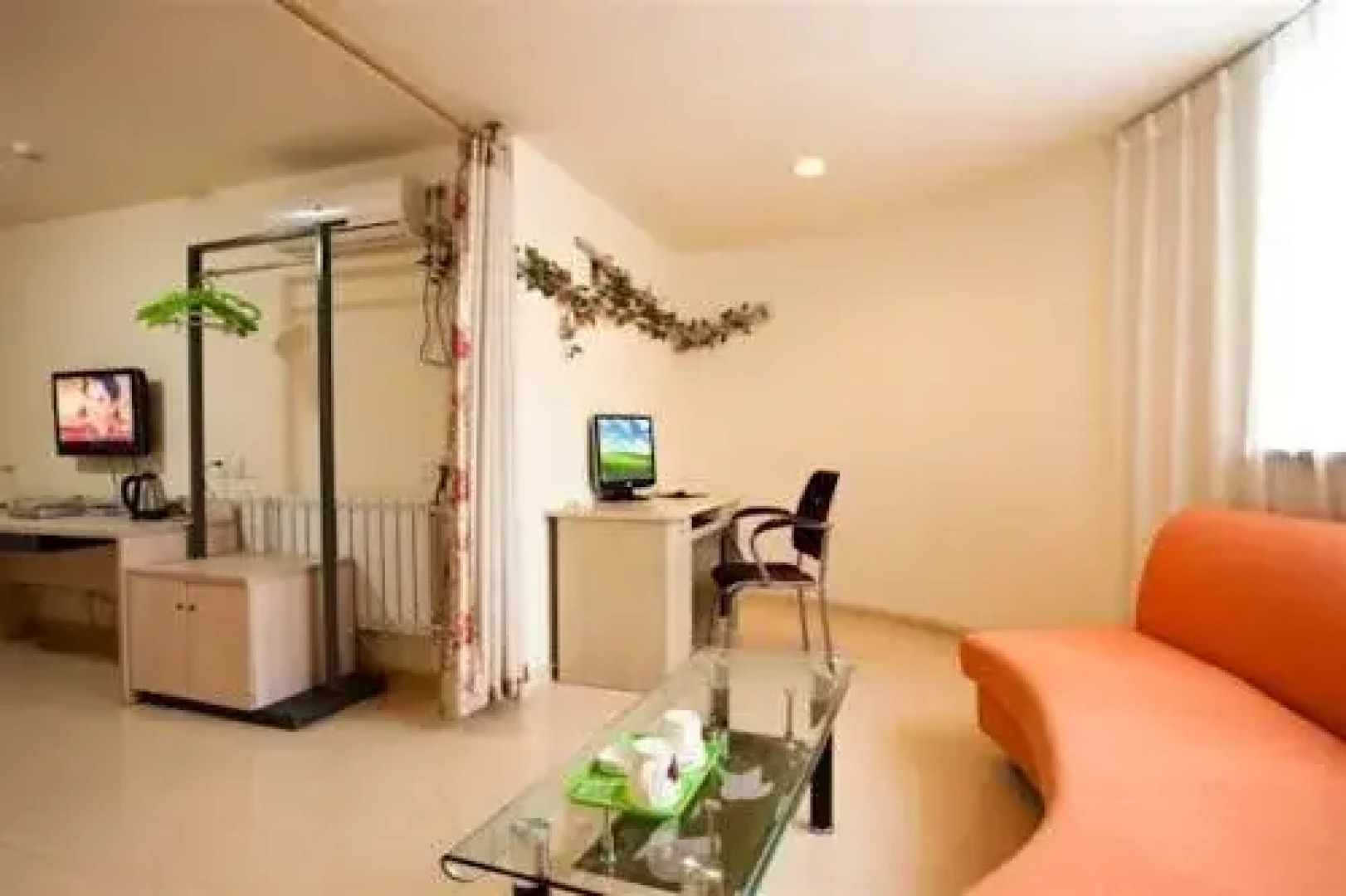 Leda Express Hotel (Liugongdao Wharf Weigao Plaza)