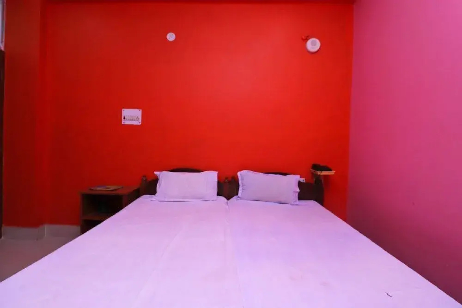 L X Inn by OYO Rooms