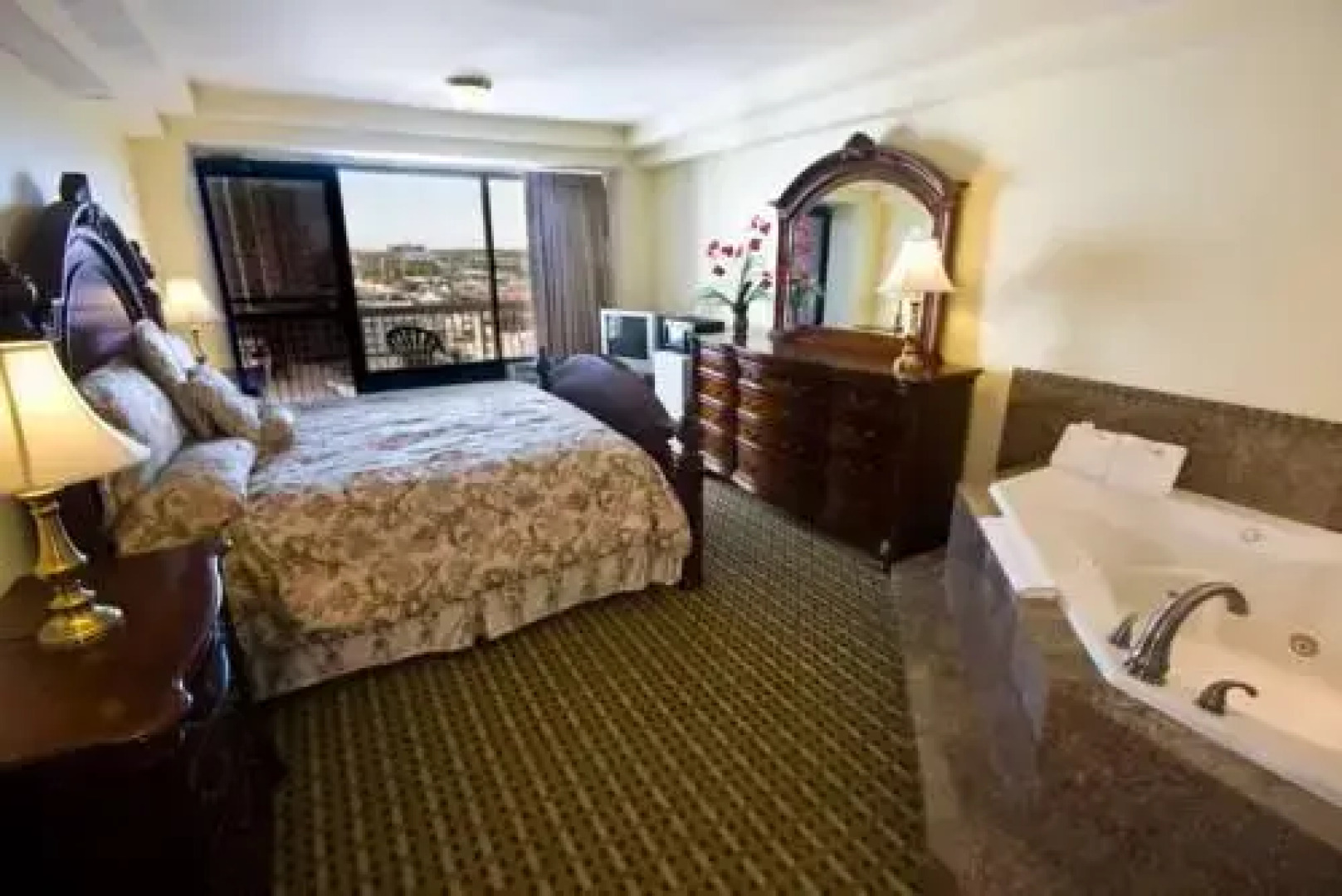 Palm Grove Hotel & Suites