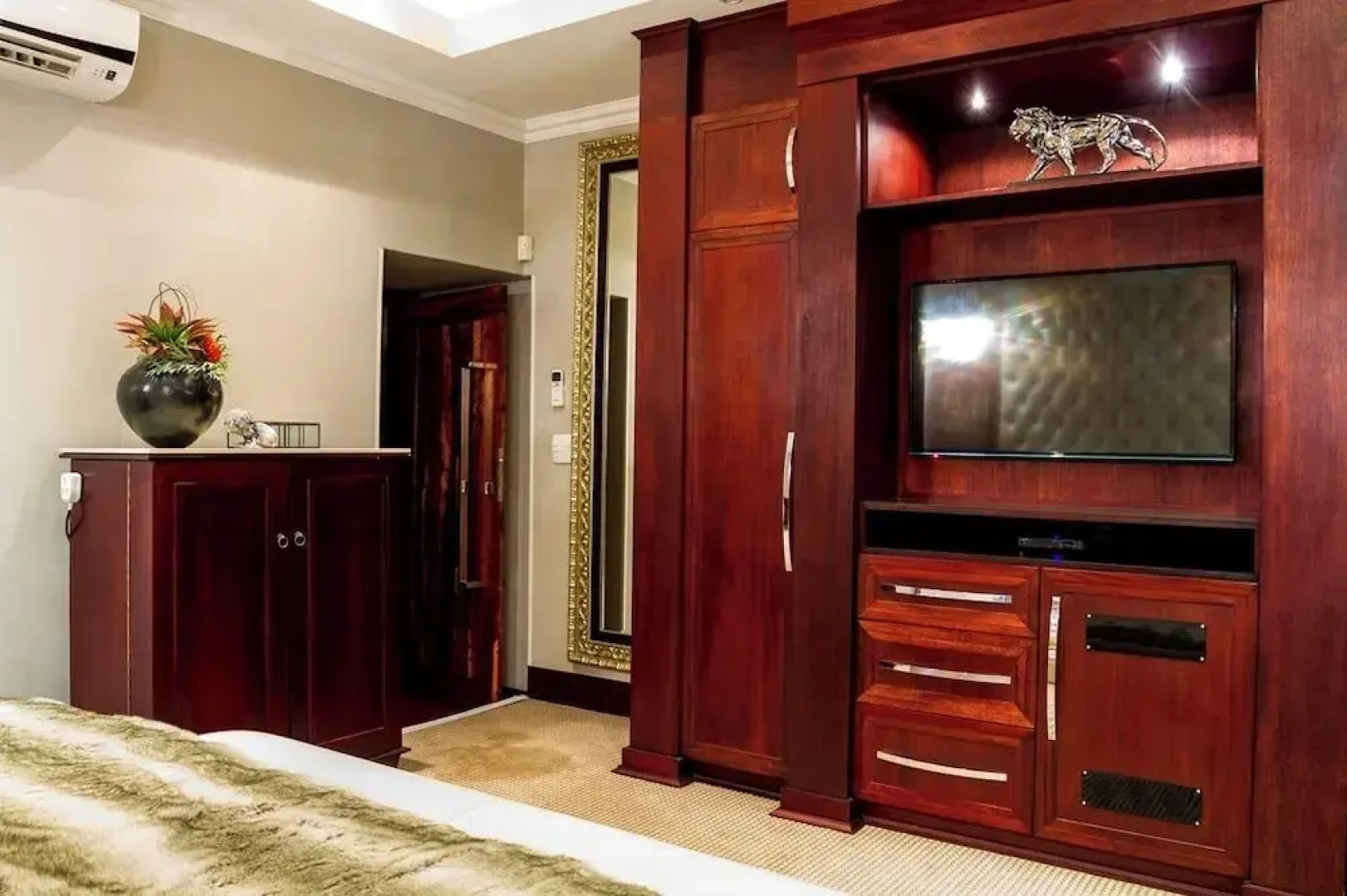 Royal Mukumbura Boutique Hotel