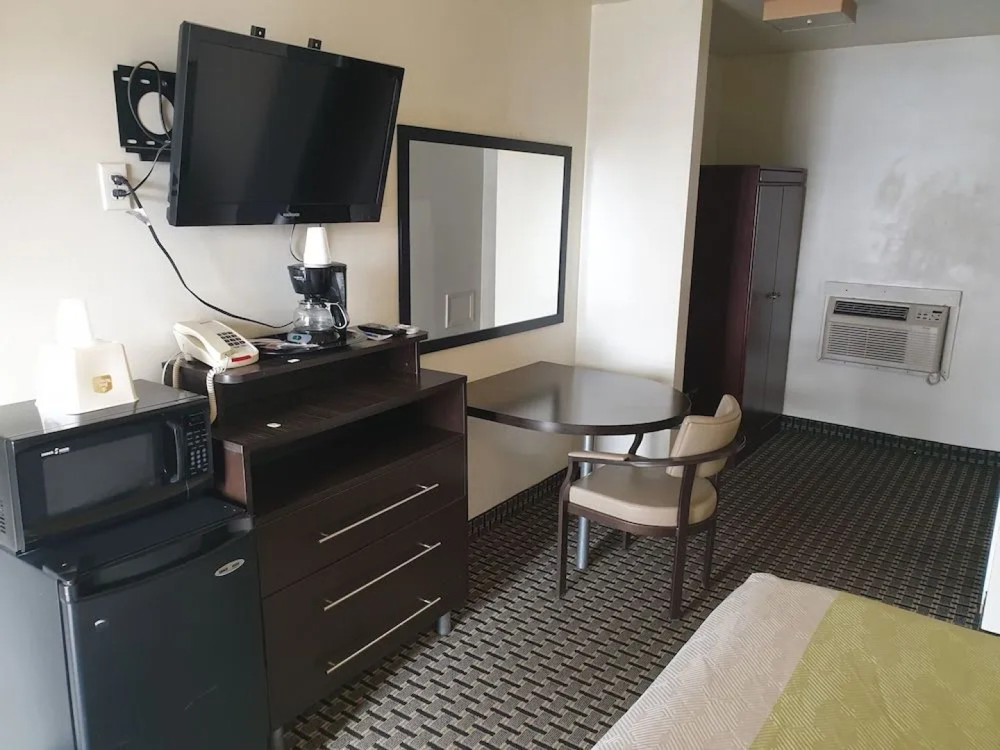 Split Mountain Motel