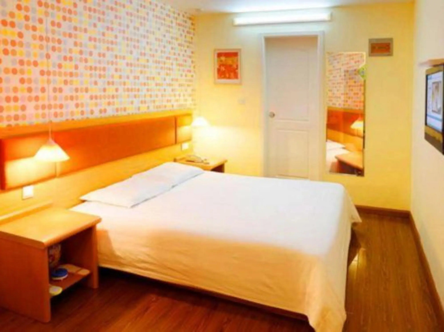 Rujia Pebble Hotel (Kaihua Genbo Park South Bus Station)