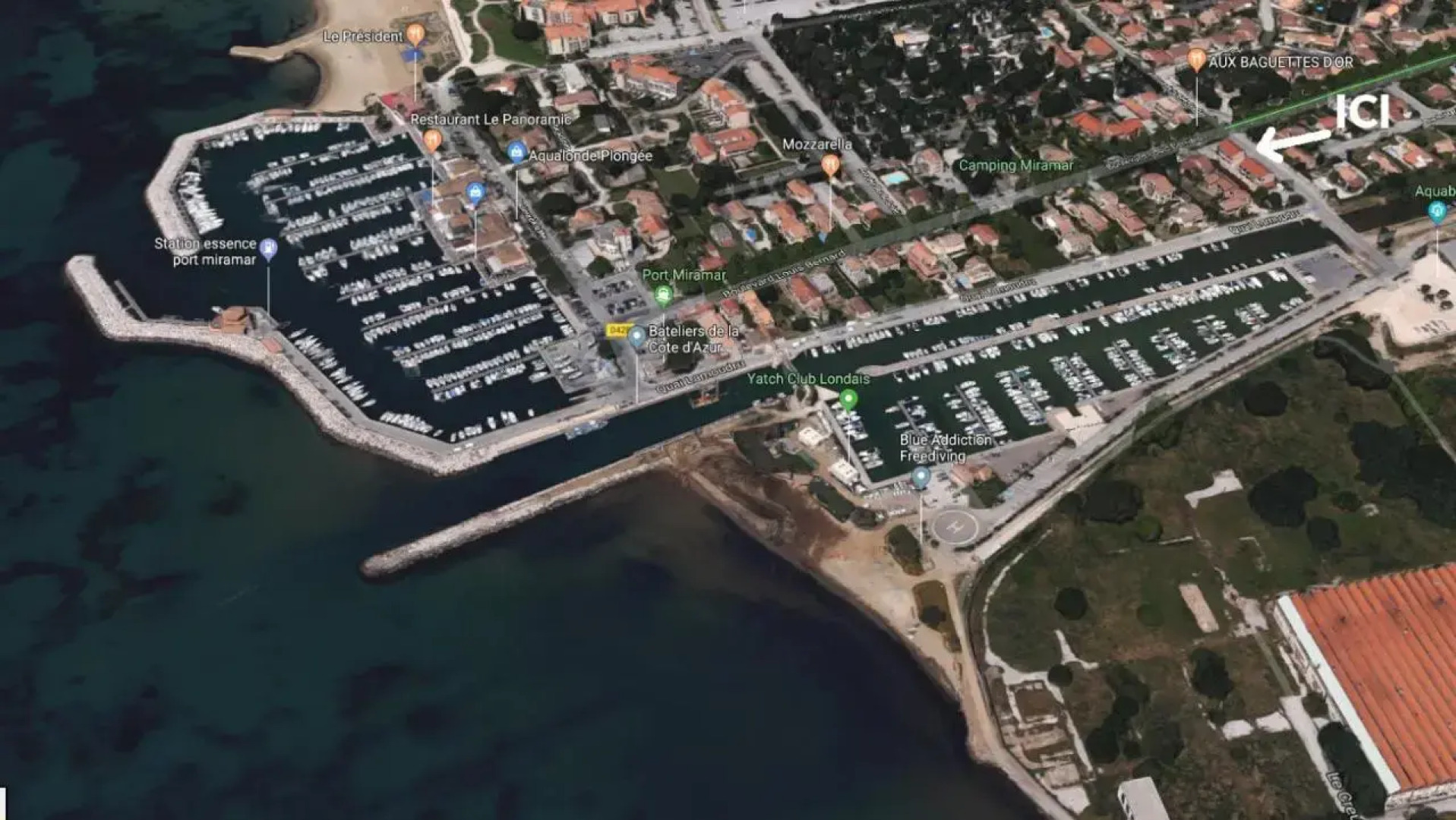 Studio Mezzanine vue port et mer