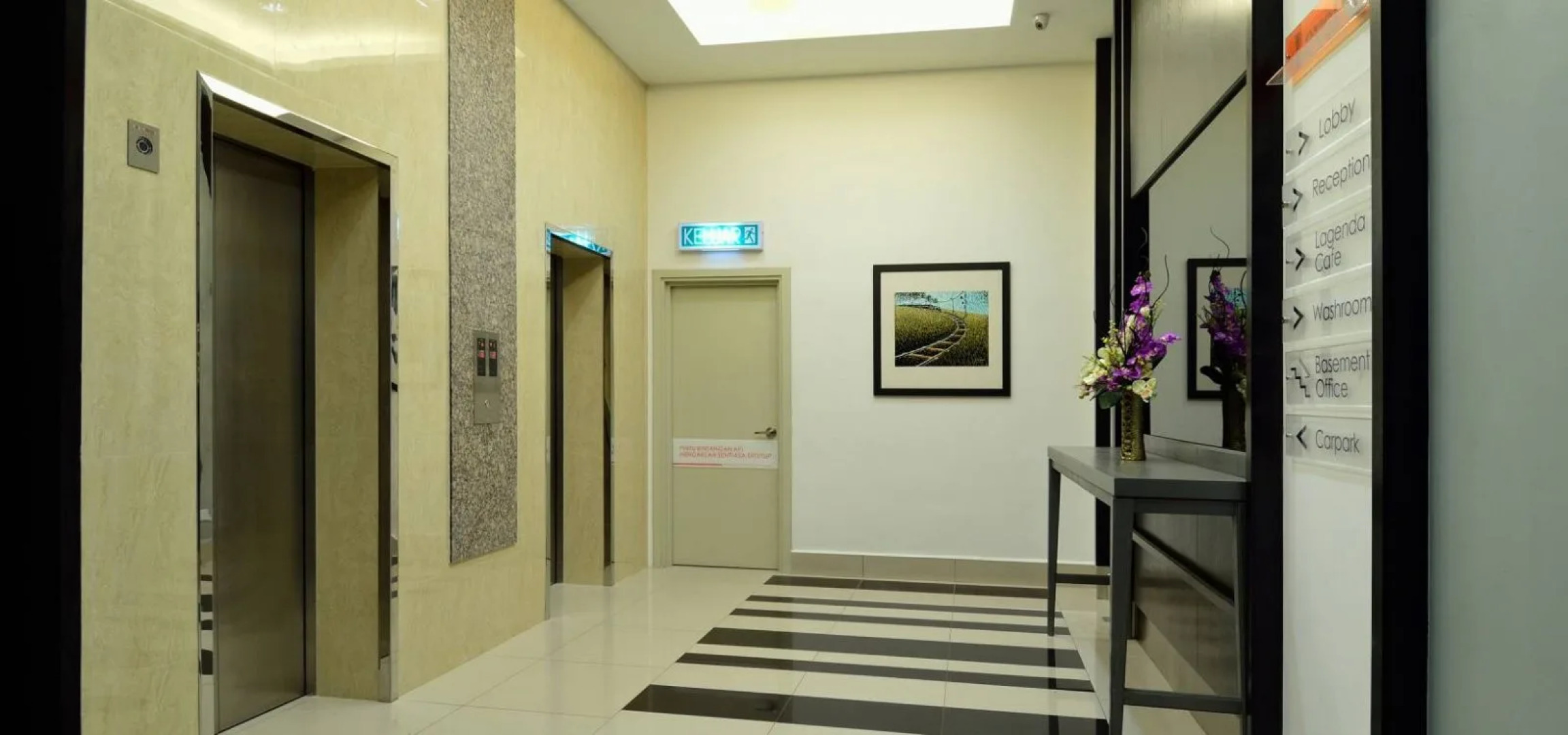 Holiday Villa Hotel & Suites