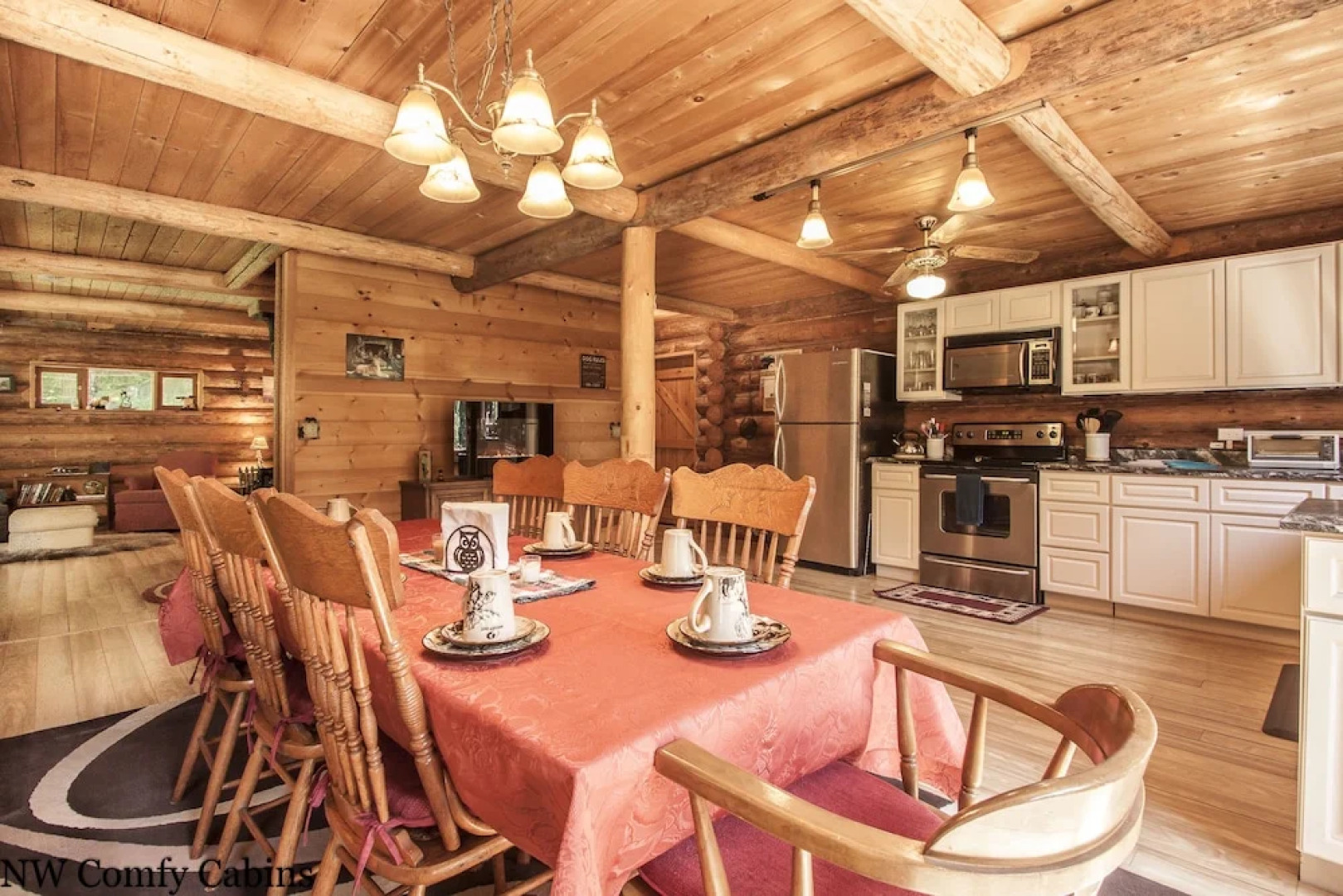 Whispering Winds Apartment 3 NW Comfy Cabins