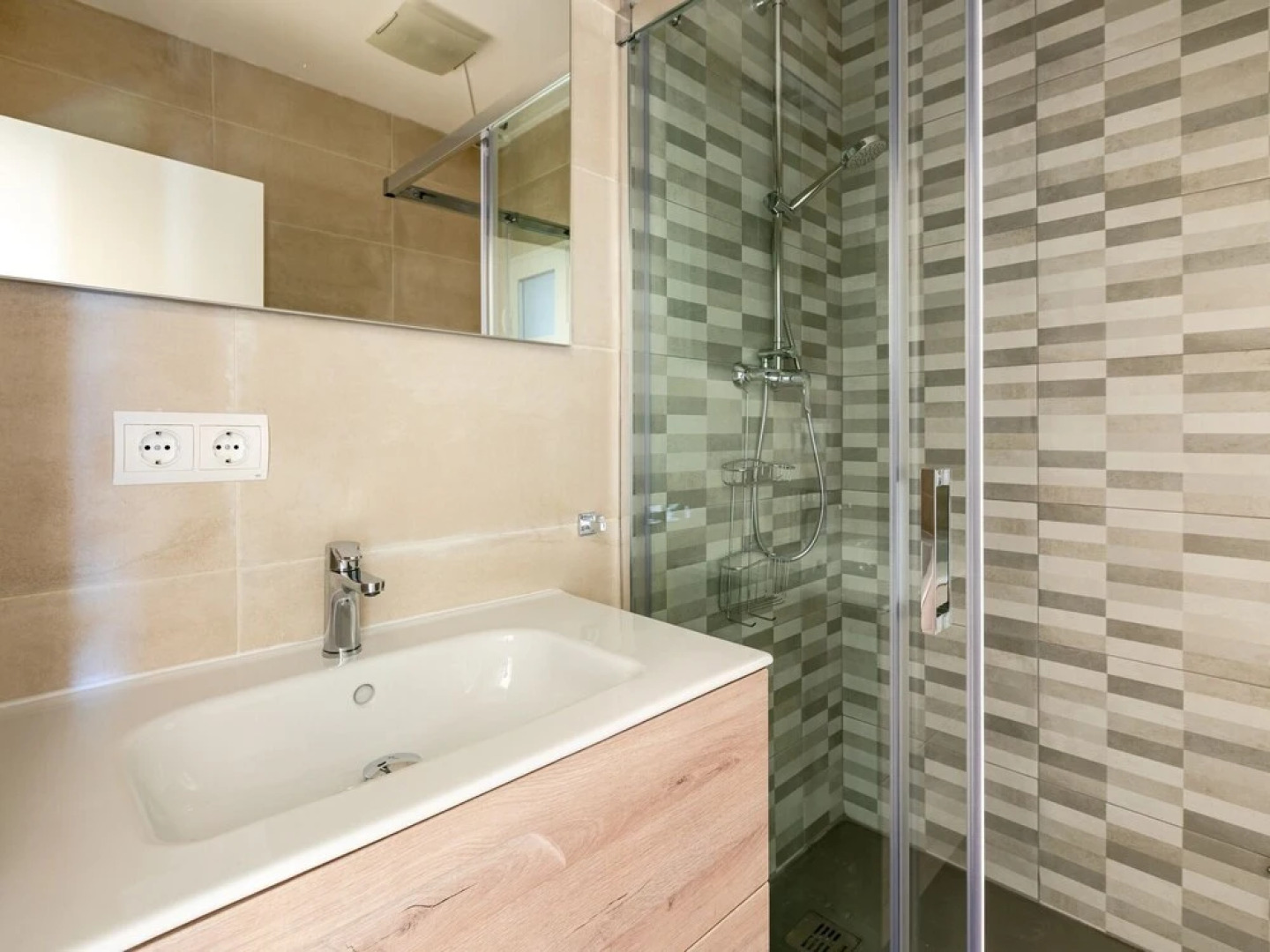 Splendid Holiday Home in St Pere Pescador With Swimming Pool