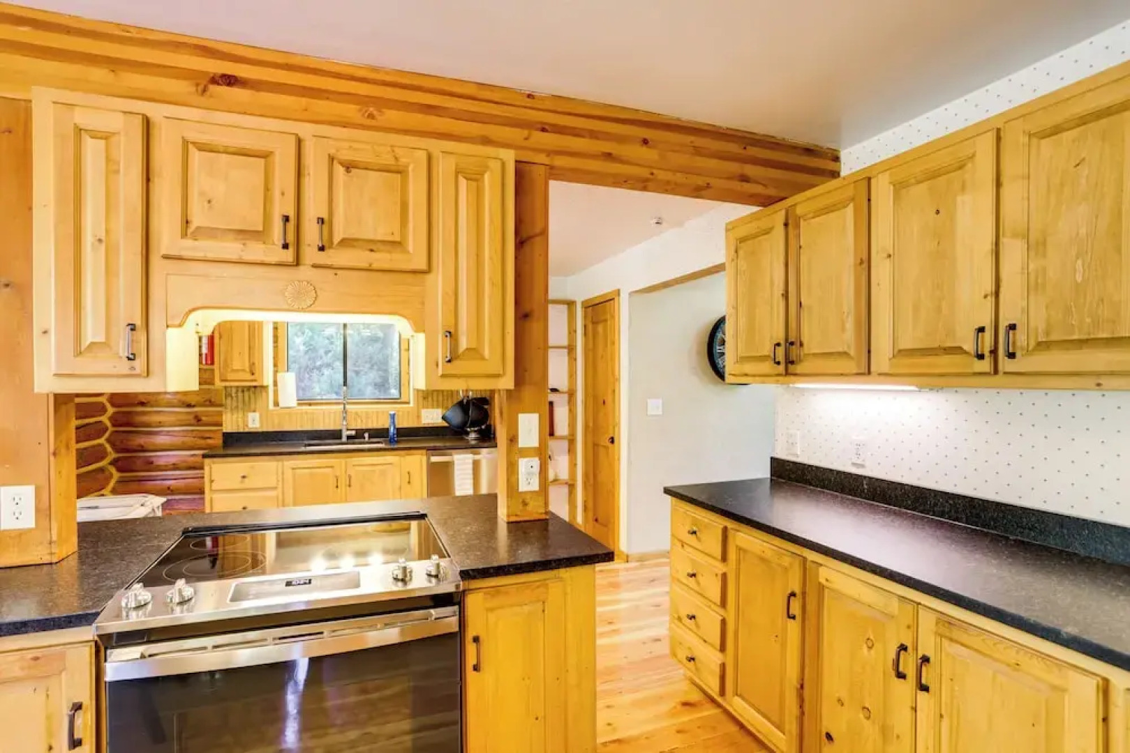 Cozy Ouray Apartment, Steps to Riverwalk Trail!