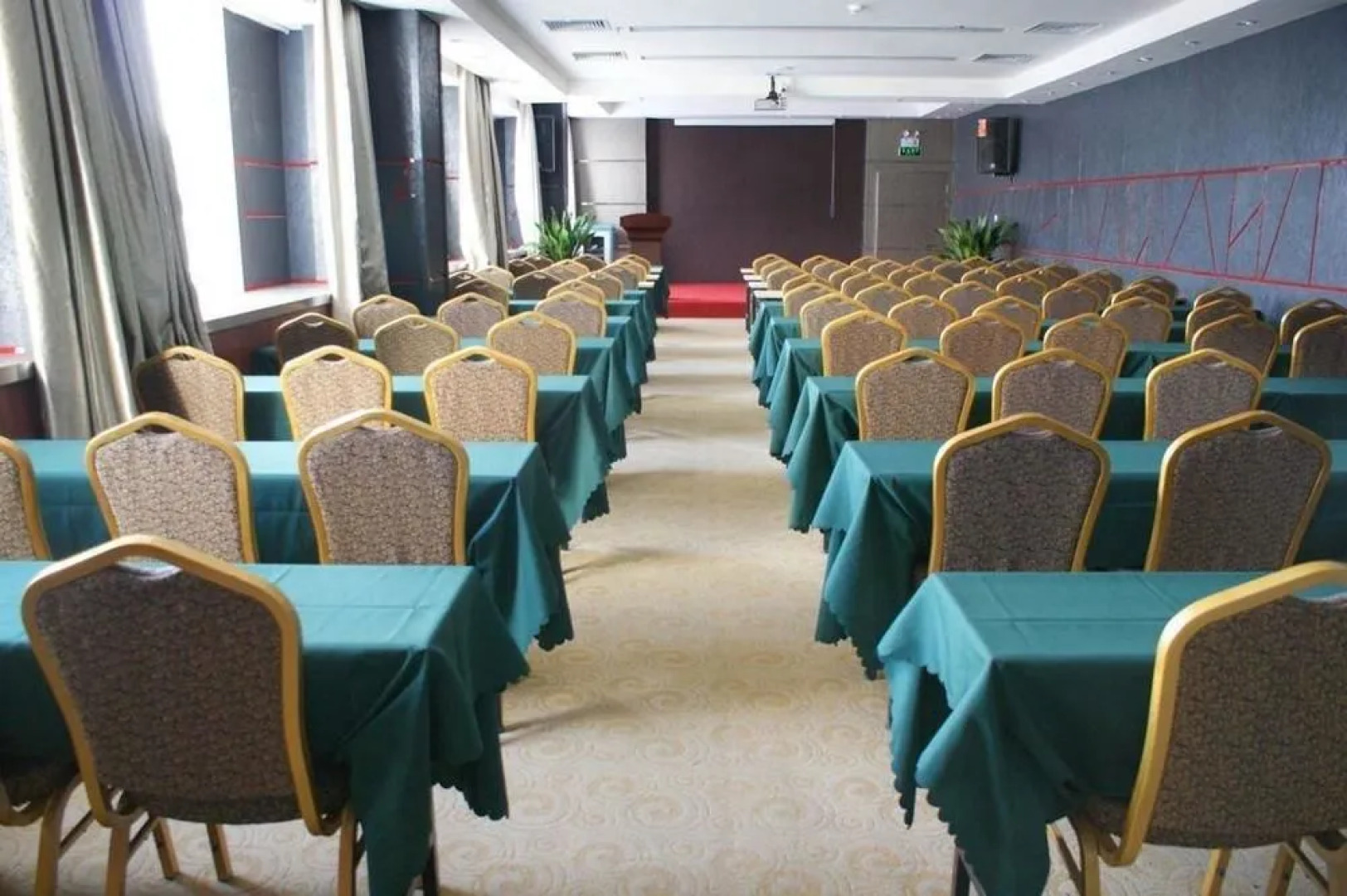 Jiutian Fashion Hotel (Zhengzhou Dashi Bridge)