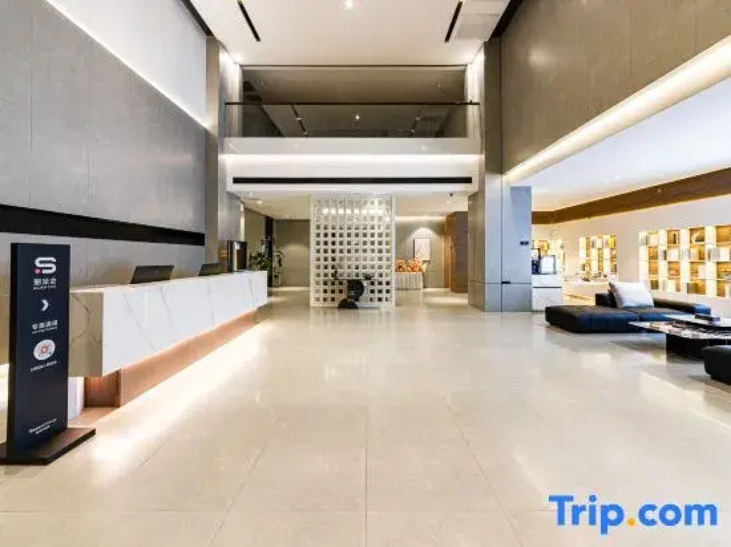 Rezen Longuu Hotel （Wuzhong Two Halls and One Center）