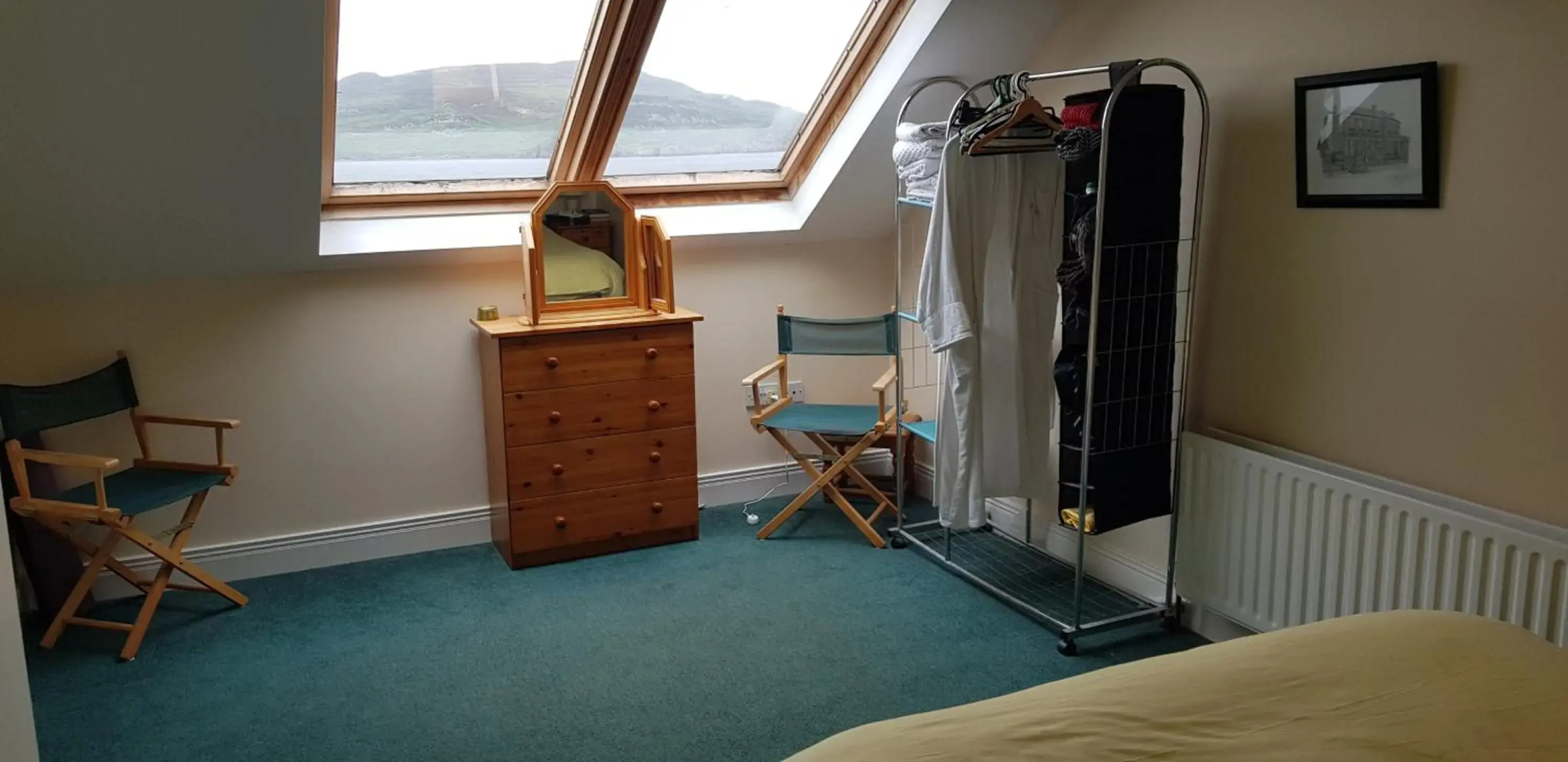 Beautiful 3 Bed Apartment with Balcony Sea View