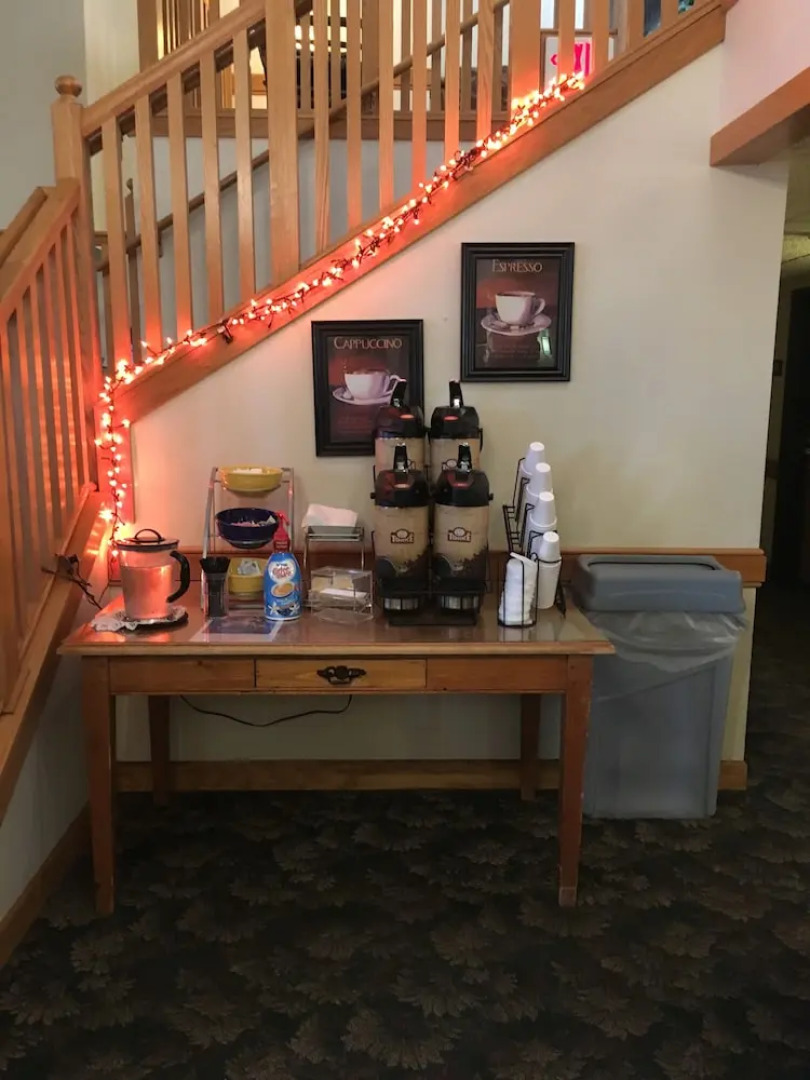 Moose Lake Lodge & Suites