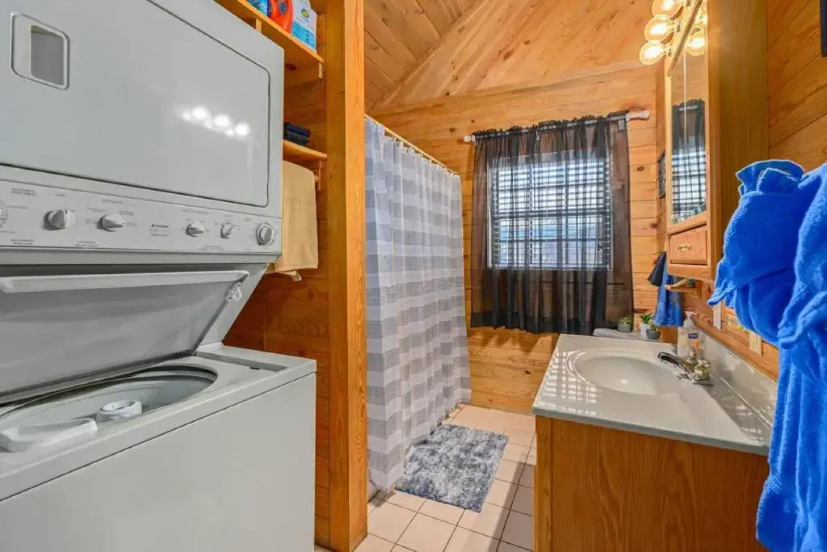 Beautiful View! Log cabin,Fireplace,Hot Tub,Arcade,Pool,Fishing