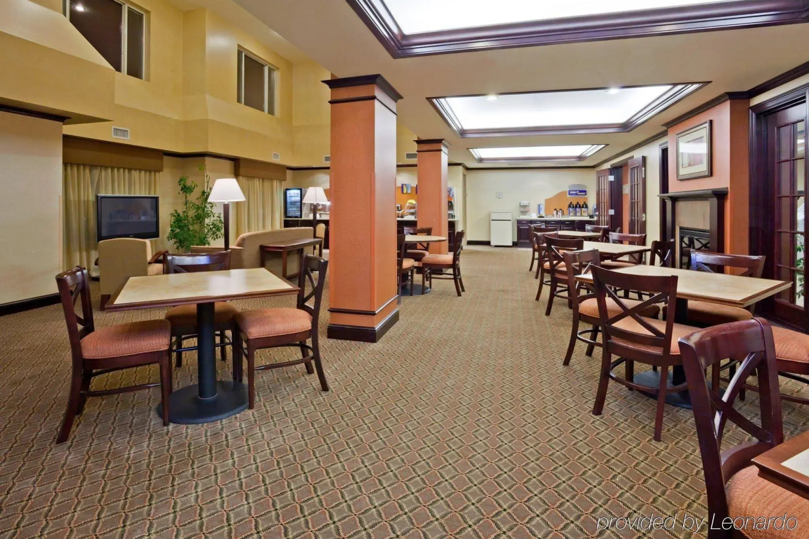 Holiday Inn Express & Suites Minot by IHG