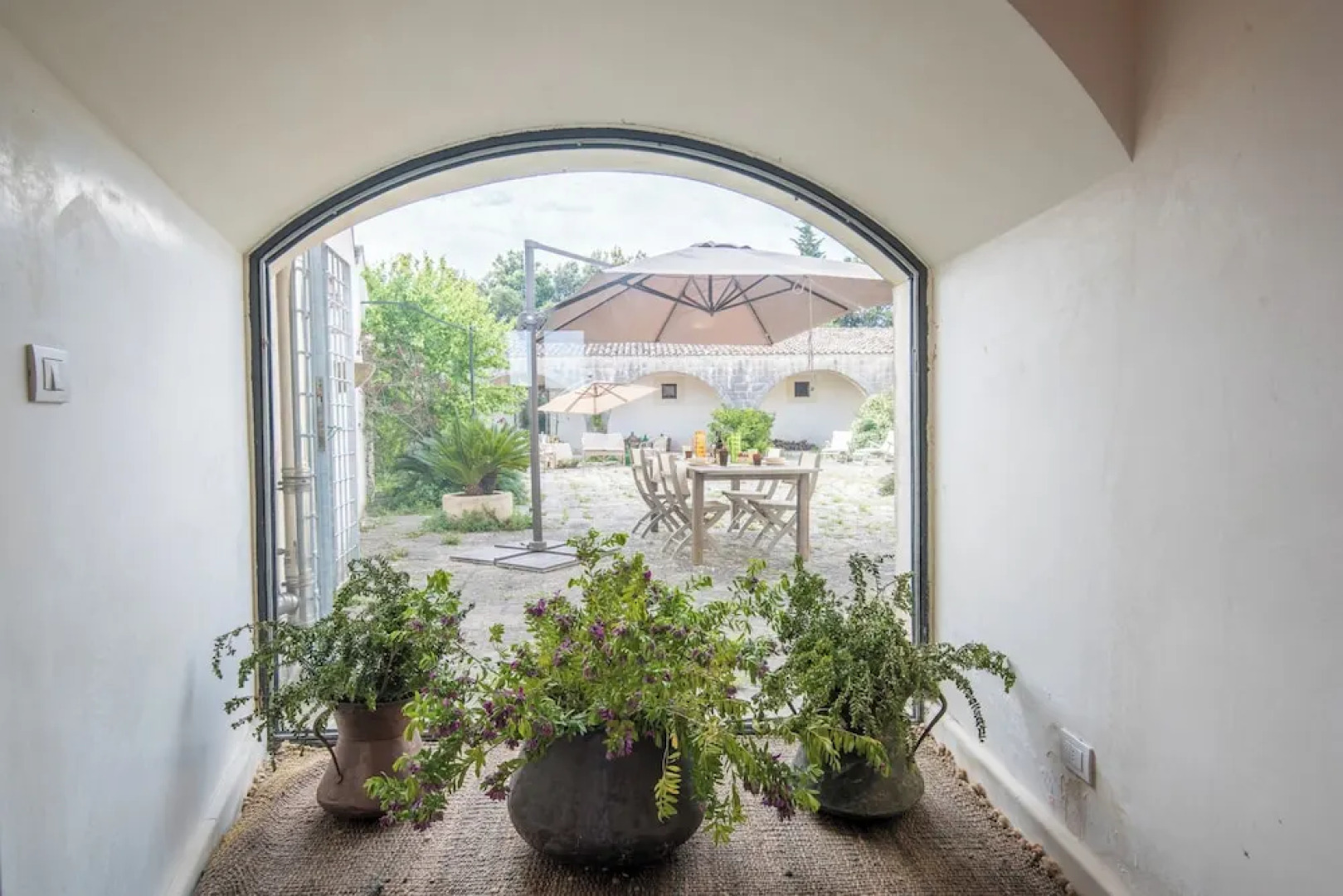 Elegant Farmhouse With Swimming Pool - Beahost