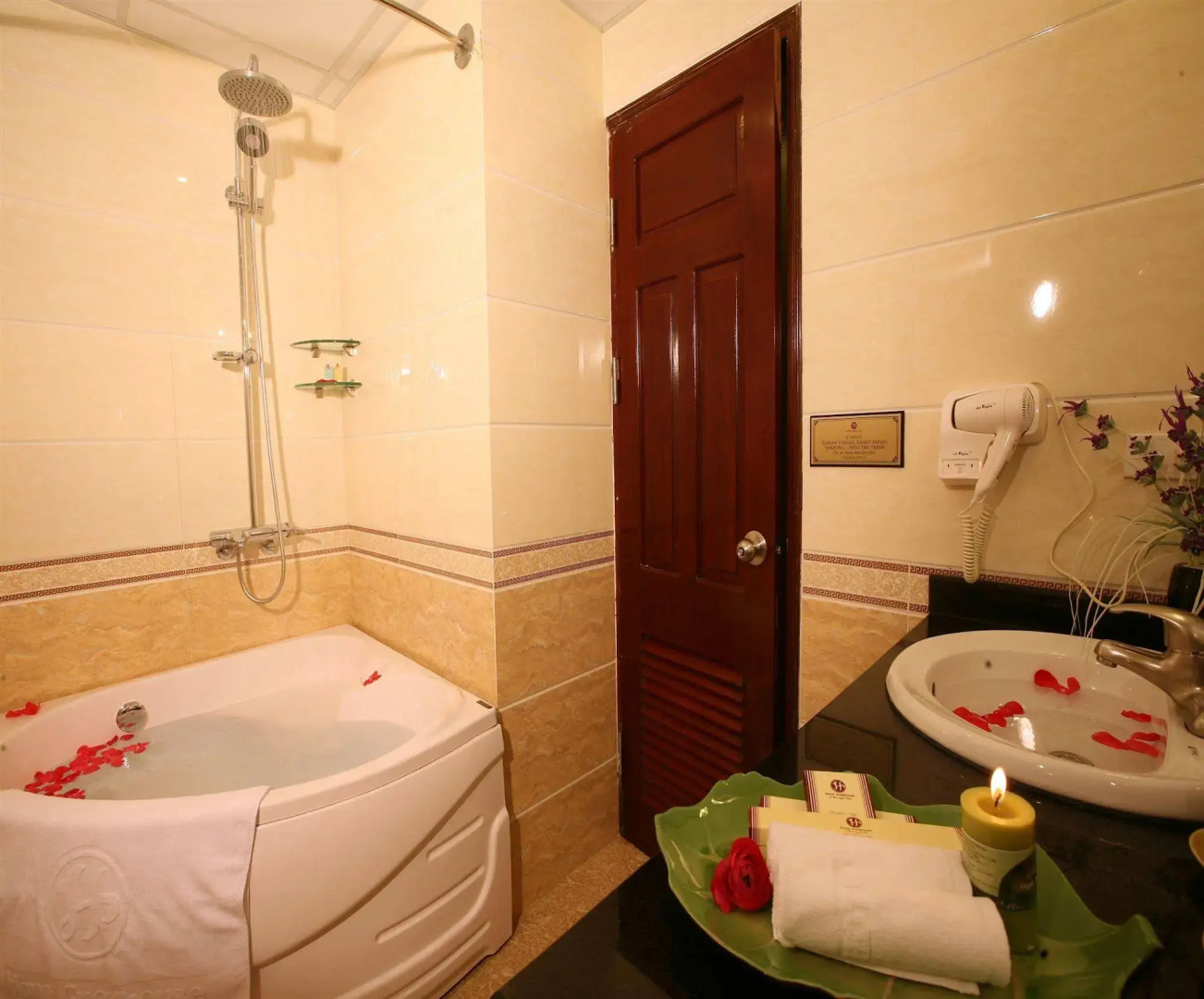 Hanoi House Hotel & Travel
