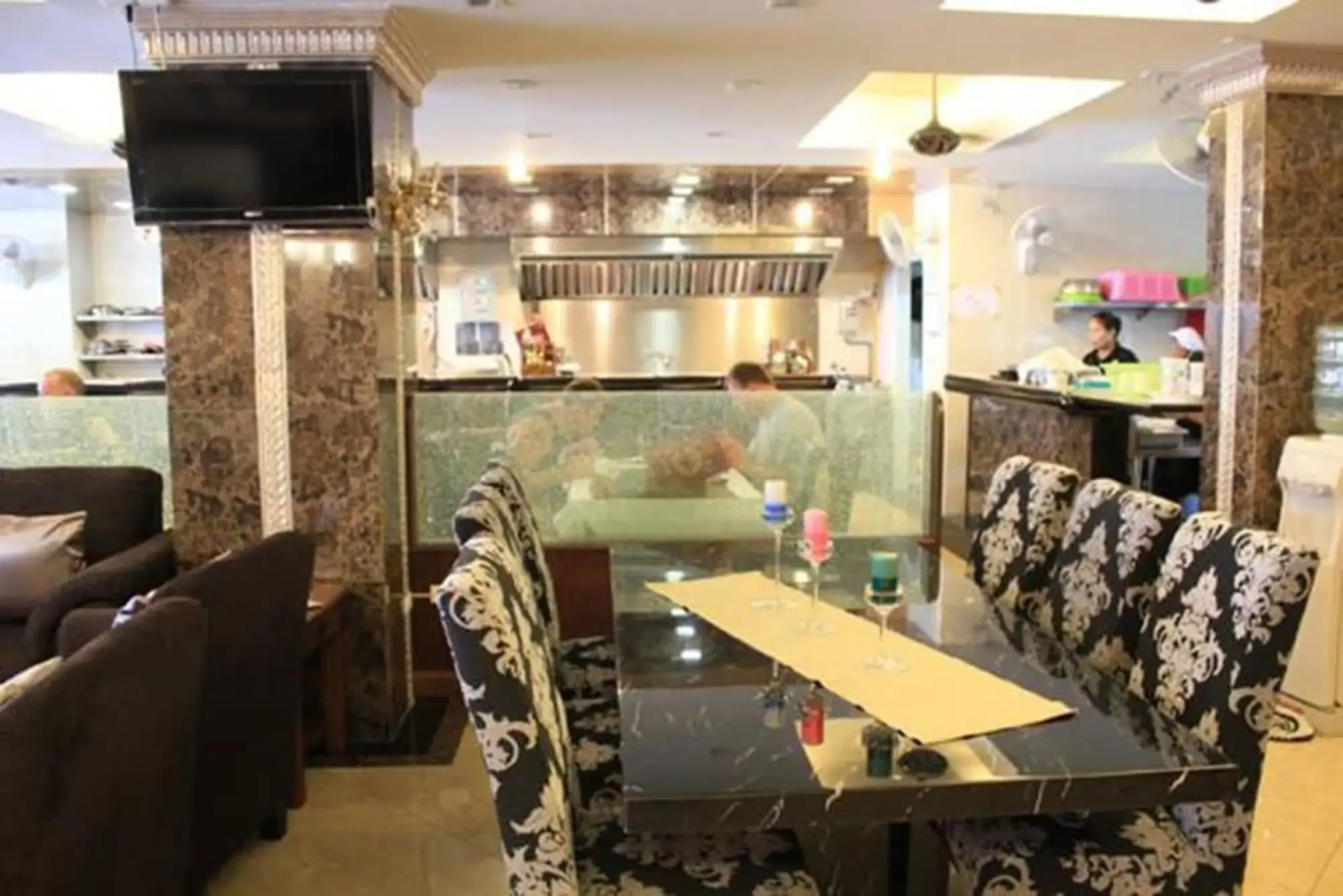 Maleez Lodge Hotel & Restaurant