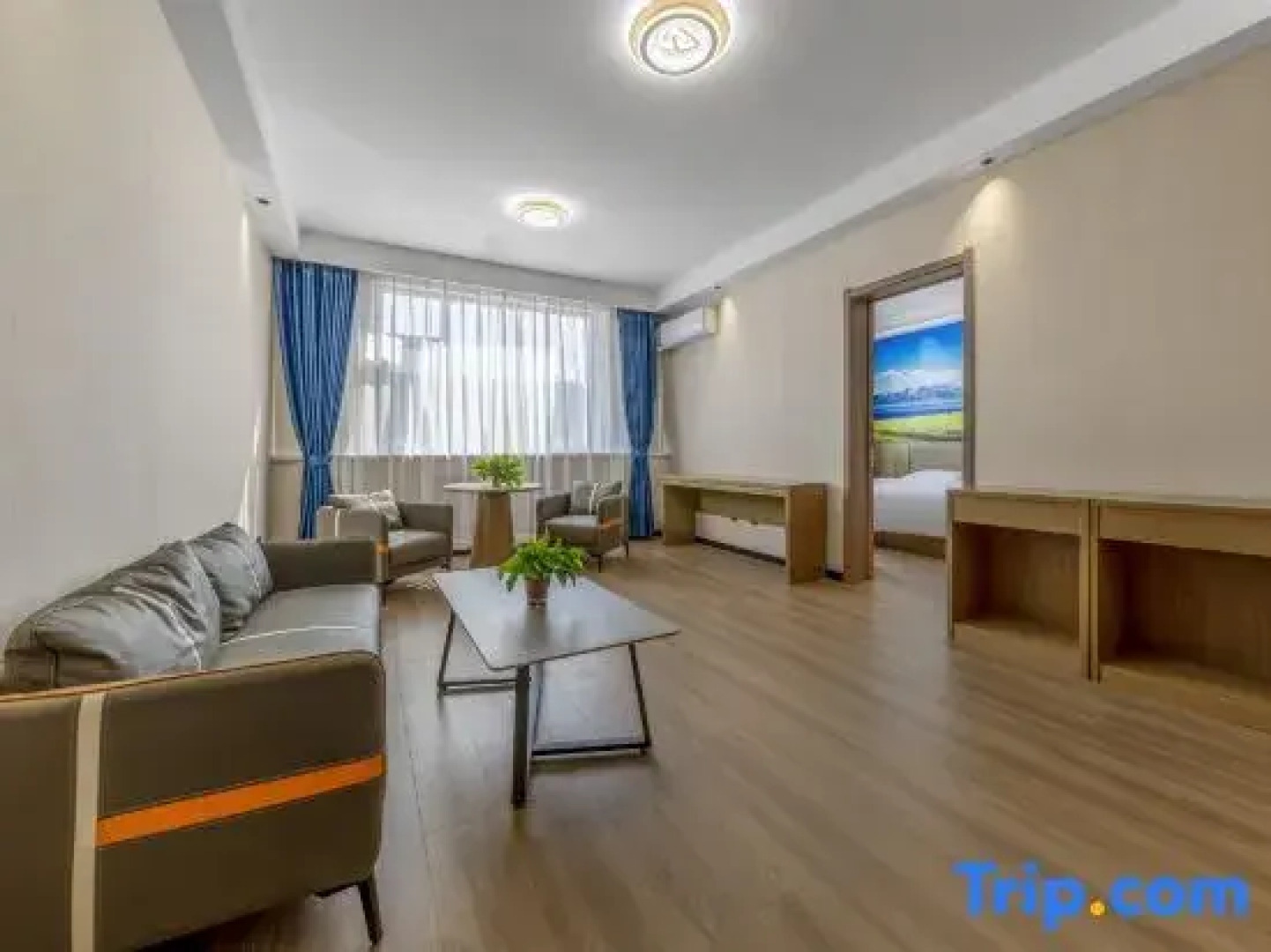 Elong R.YUN Hotel (Wulanchabu Fengzhen Railway Station)