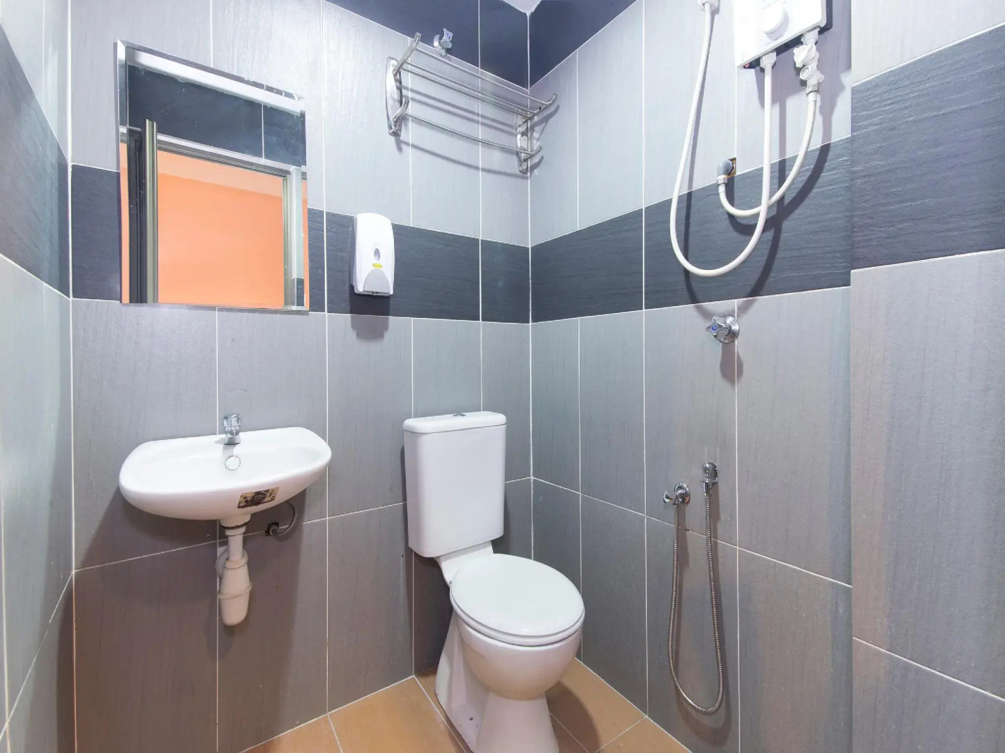 OYO 425 Hotel GS Inn