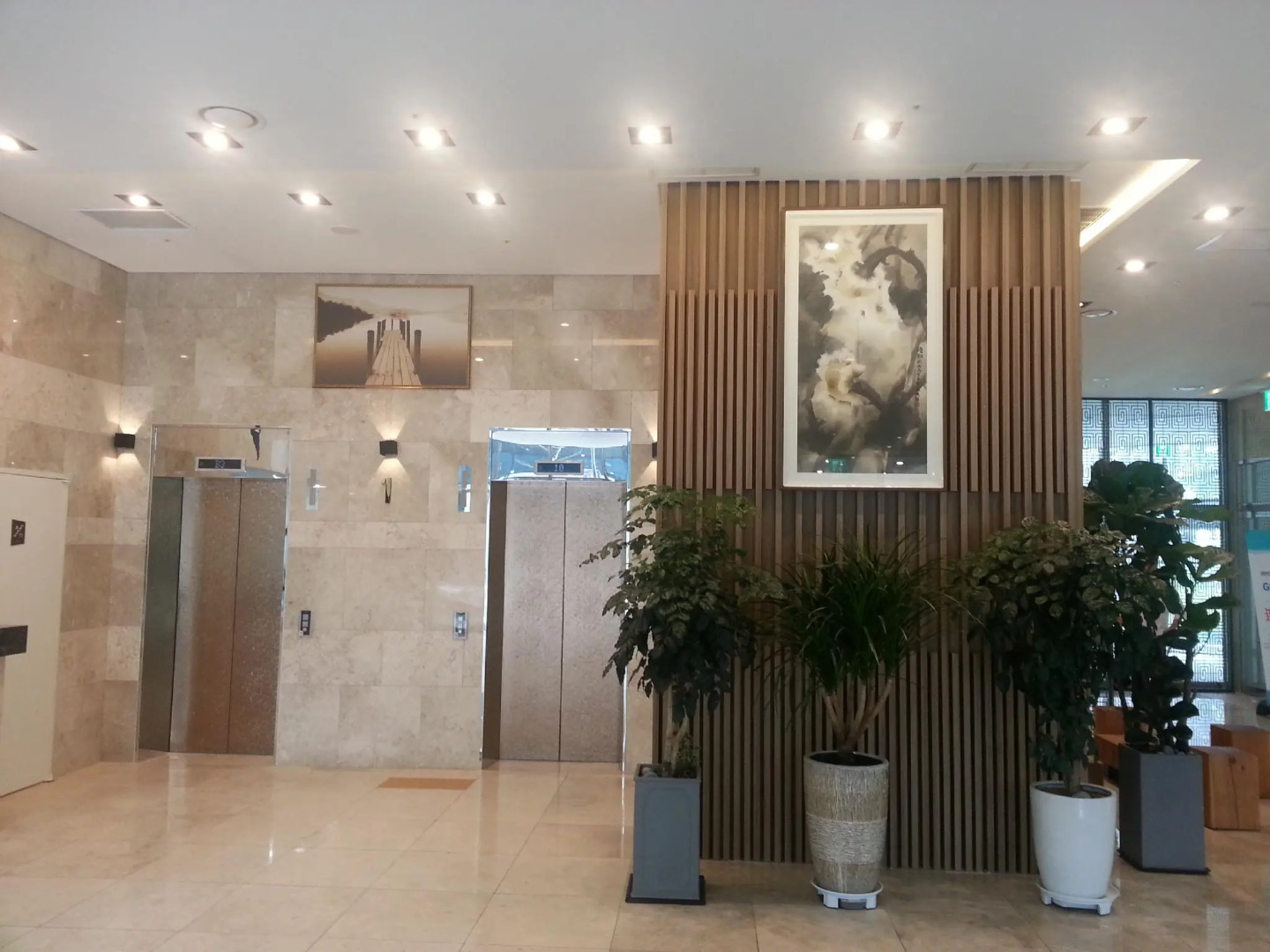 The First Stay Hotel