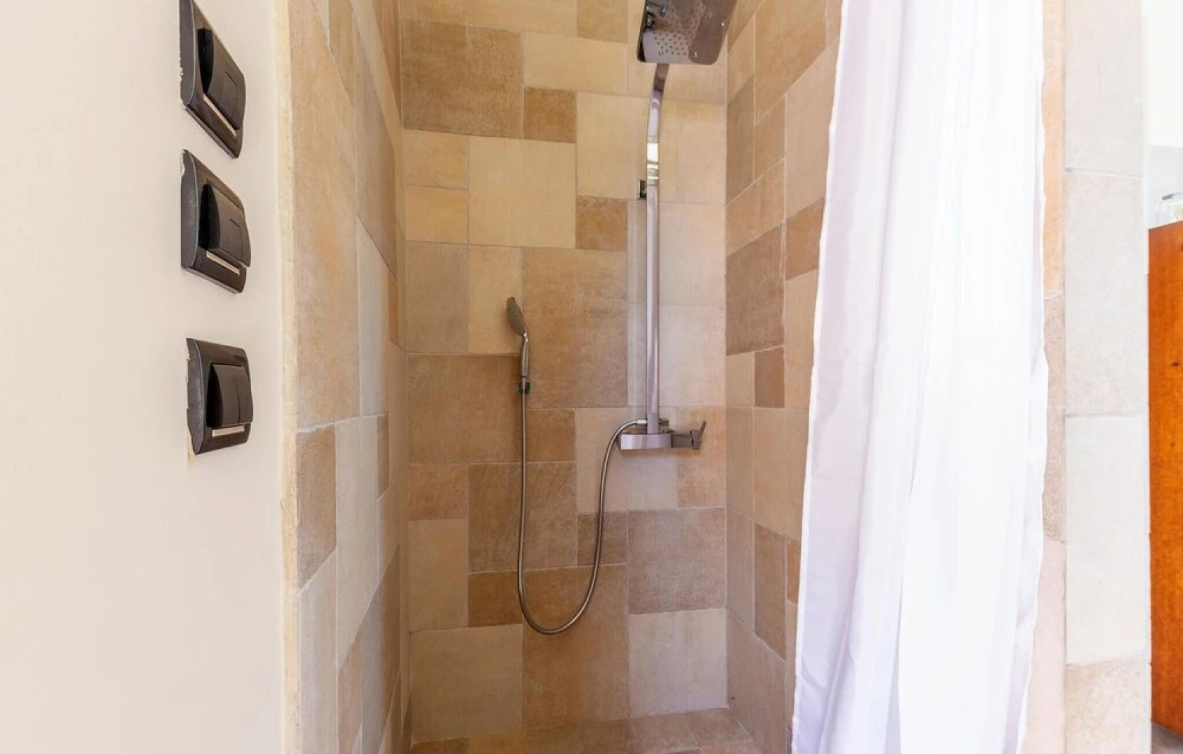 Beautiful Home in Mimice With Wifi and 3 Bedrooms