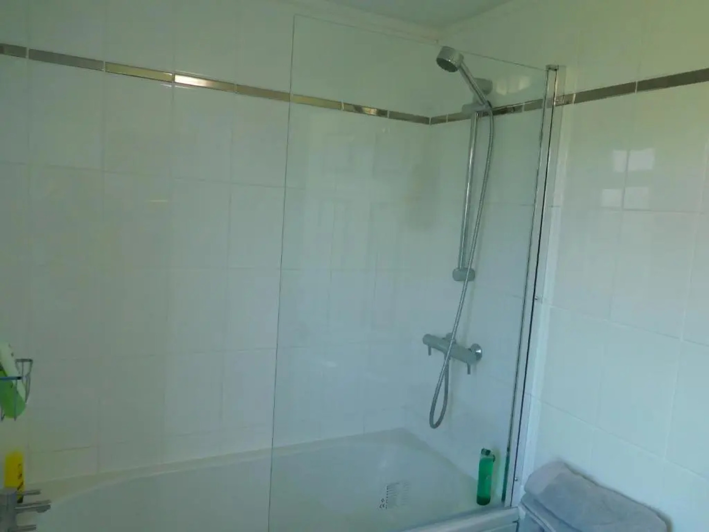 WELCOMEHOUSE close to east beach, shops, restaurants and RAF base