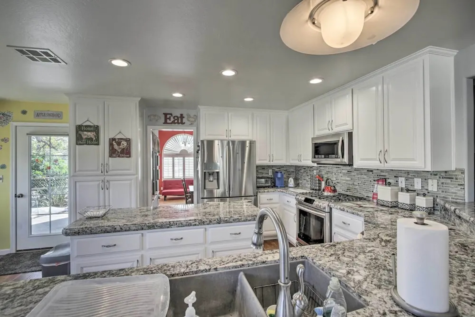 Welcoming Tehachapi Home w/ Deck & Grill!