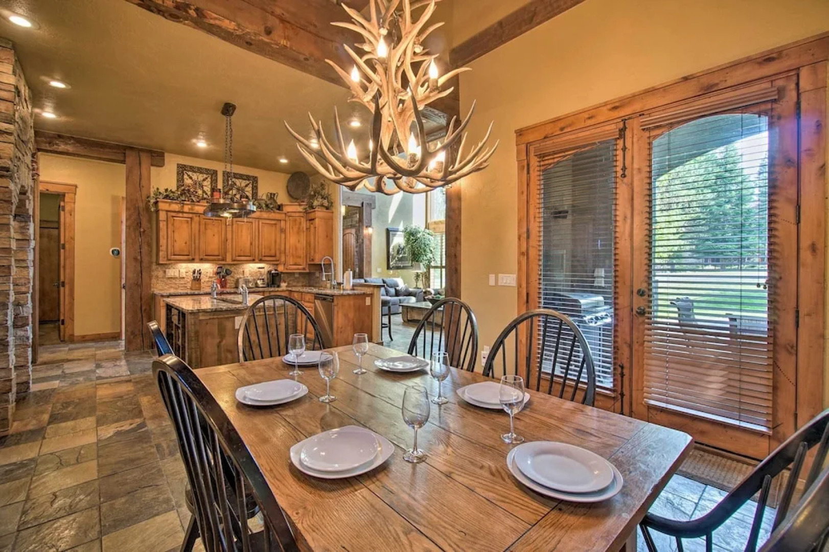 Luxe Mccall Cabin w/ Hot Tub ~ 8 Mi to Skiing