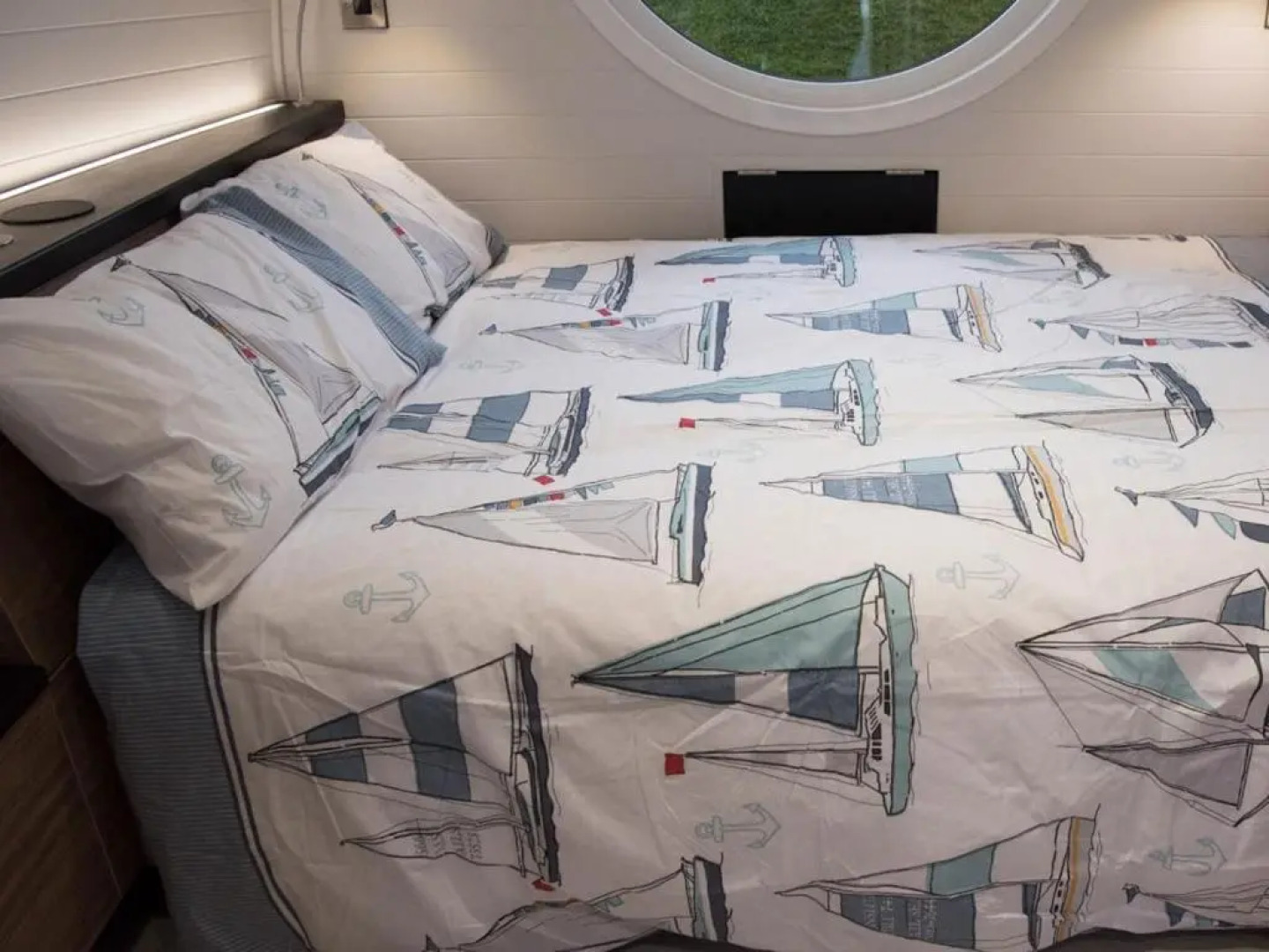 Door to the Shore - Seafront Cottages