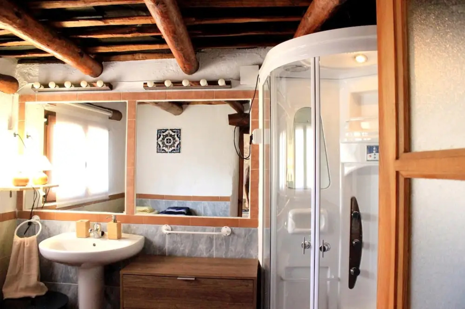 Apartment With one Bedroom in Busquístar, With Wonderful Mountain View, Private Pool and Furnished Garden - Near the Slopes