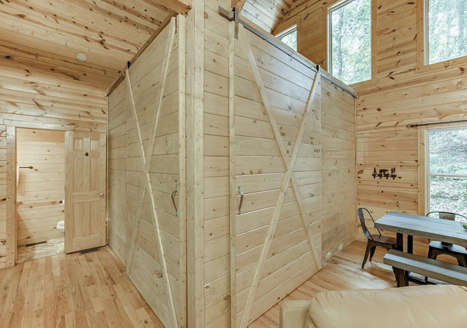 Luxury Cabin Sleeps 8 With Creekside Fire pit Near Helen GA