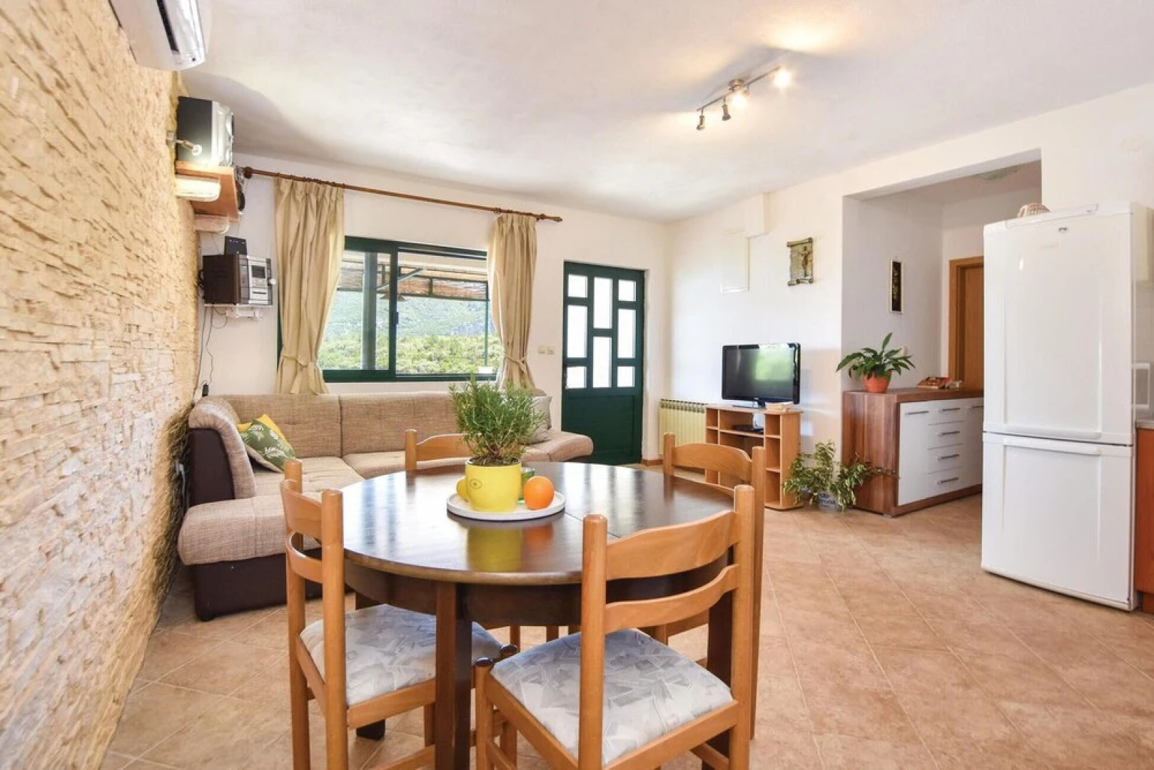 Amazing Home in Zastrazisce With Wifi and 2 Bedrooms