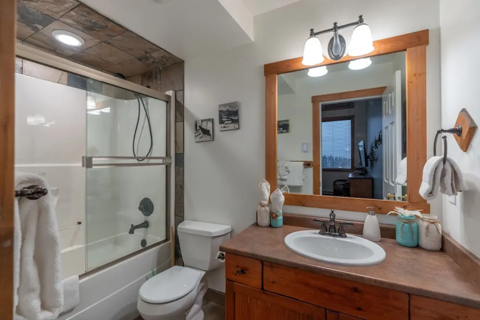 Forest Lane Hideaway - Luxurious Family Friendly Home with Private Hot Tub