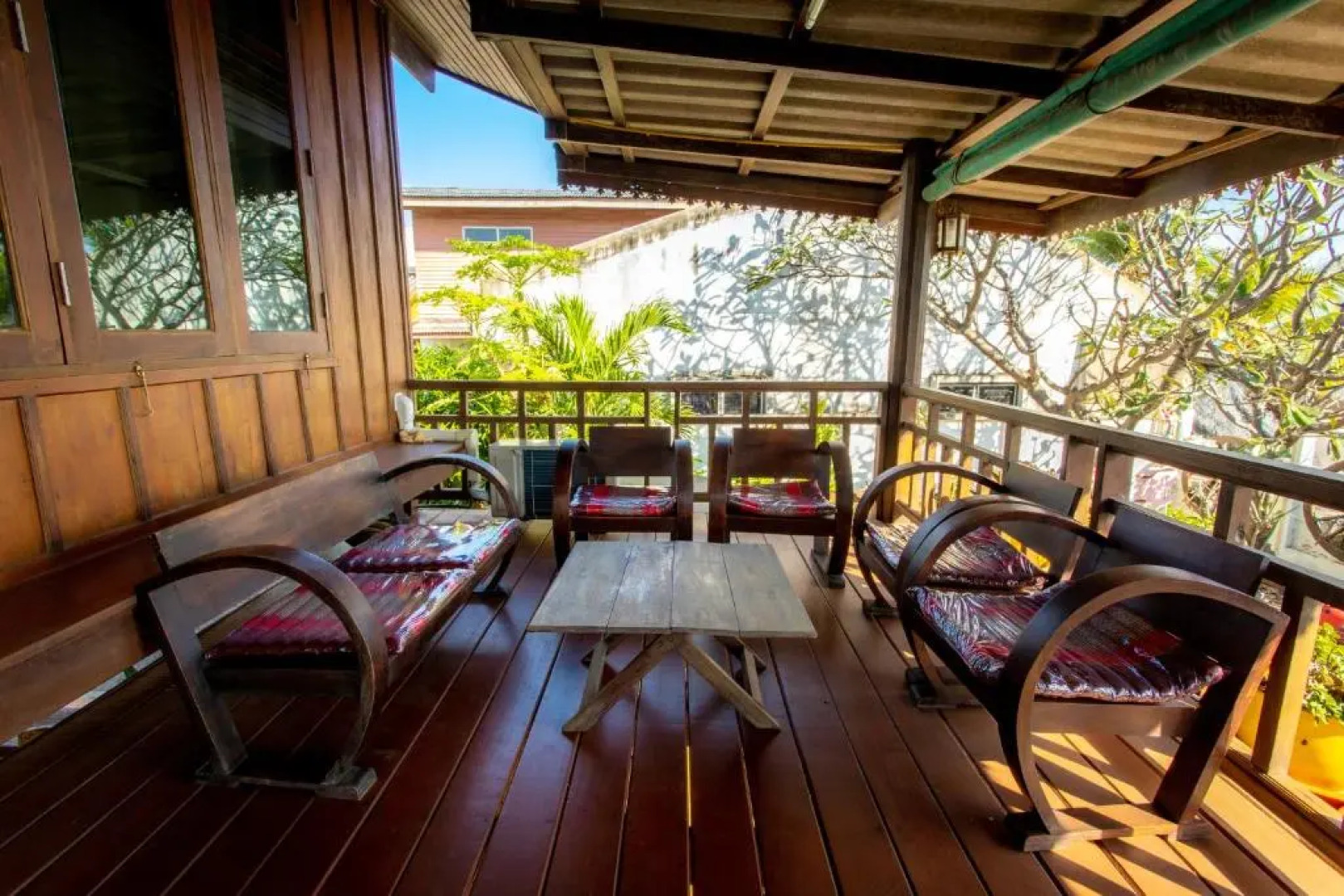 SeeSea Thai wooden house on beachfront