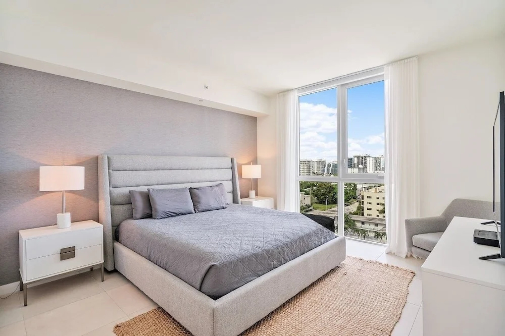 914 Tiffany House 1 Bedroom Condo by RedAwning