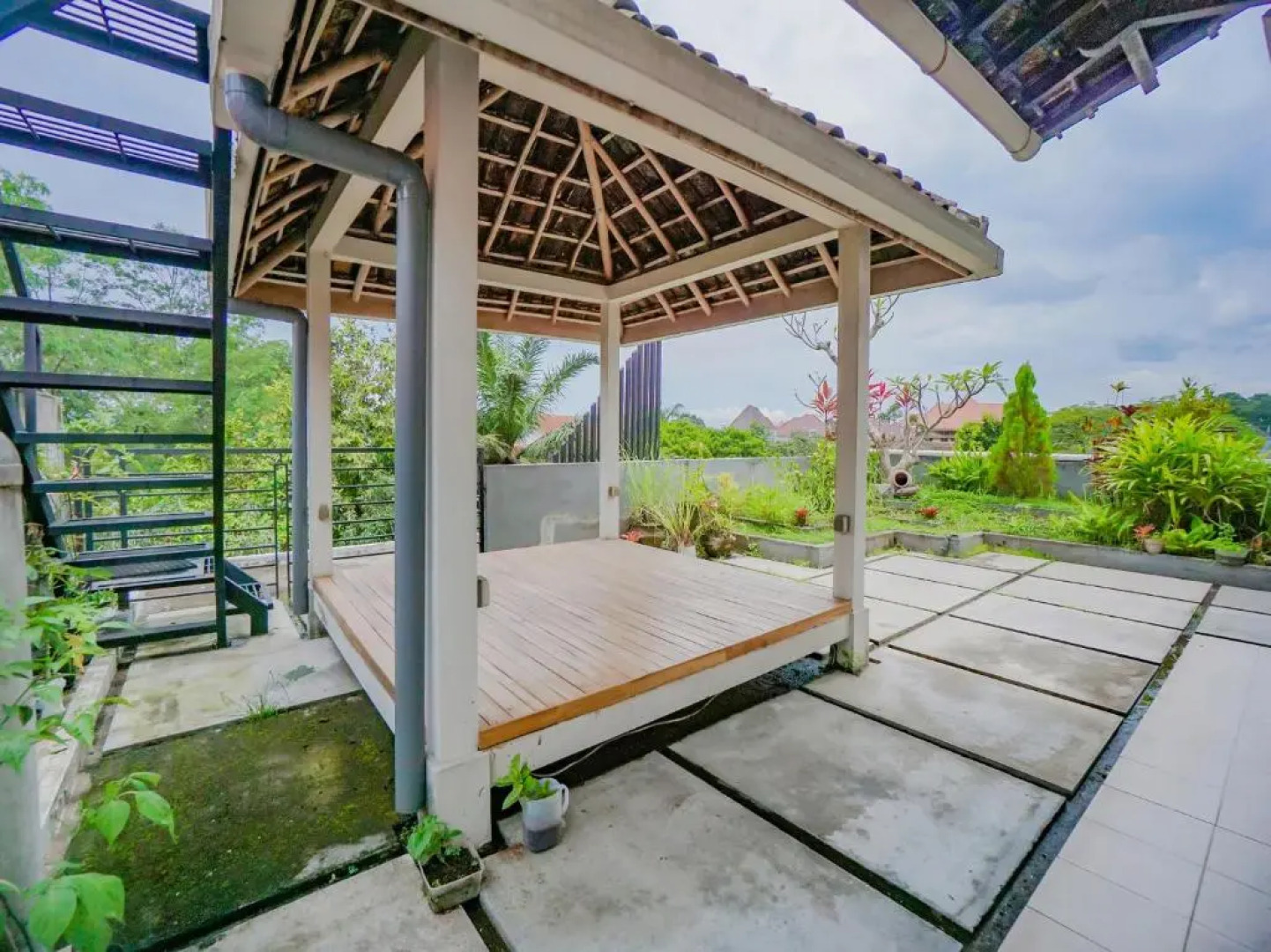 90319 Angler Guest House Malang