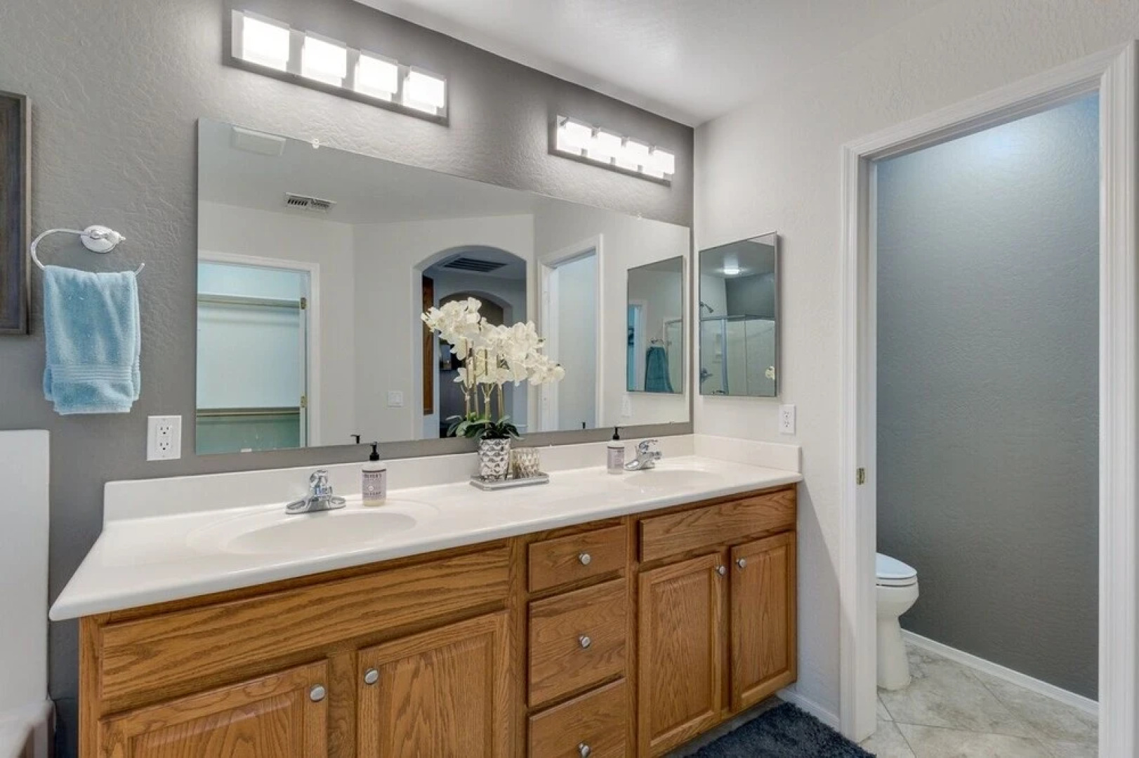 Oasis in The Desert! 5 Bedrooms, 3 Baths, Heated Resort Pool and Spa! Separate Casita! by Redawning