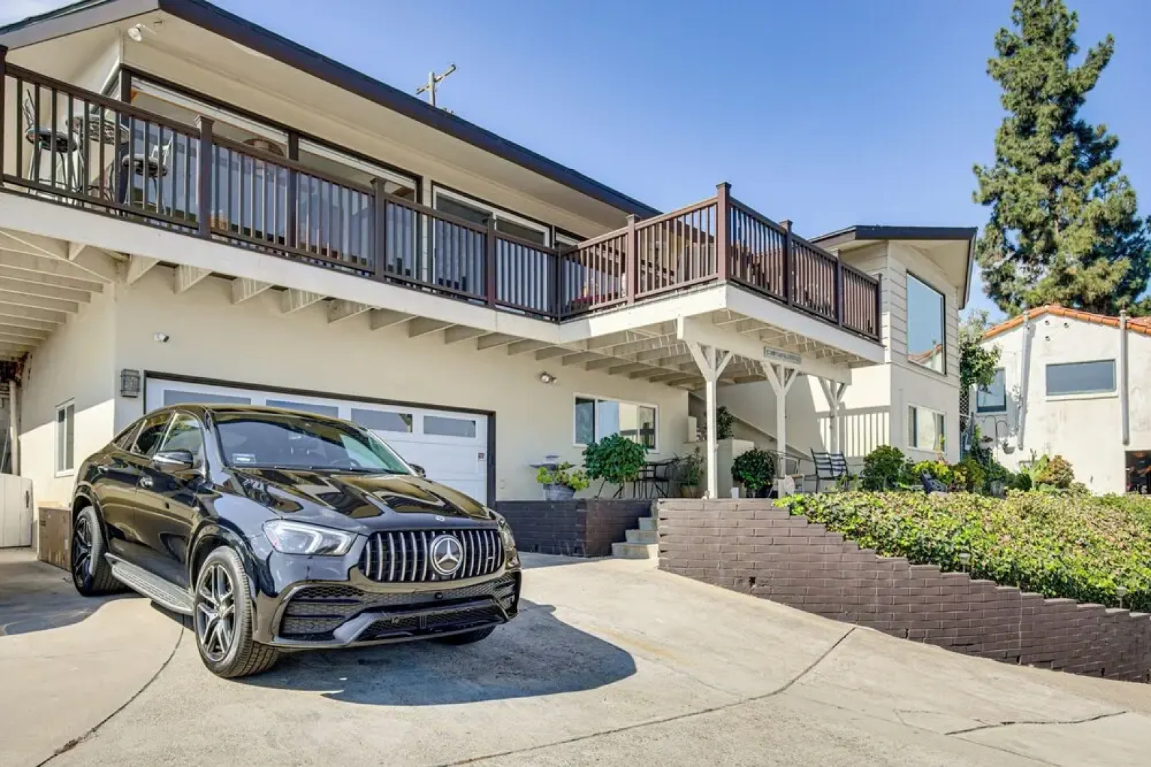 Mt. Nebo Oasis in La Mesa w/ Wraparound Deck