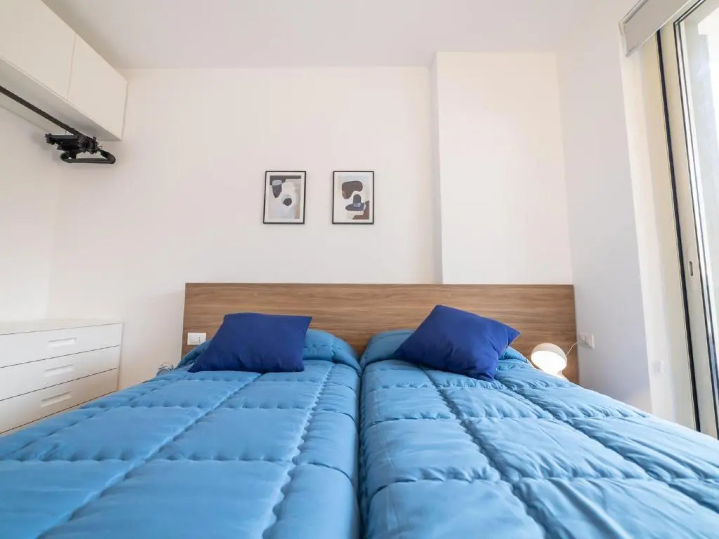 Leonardo - swimming pool and wide patio with barbecue