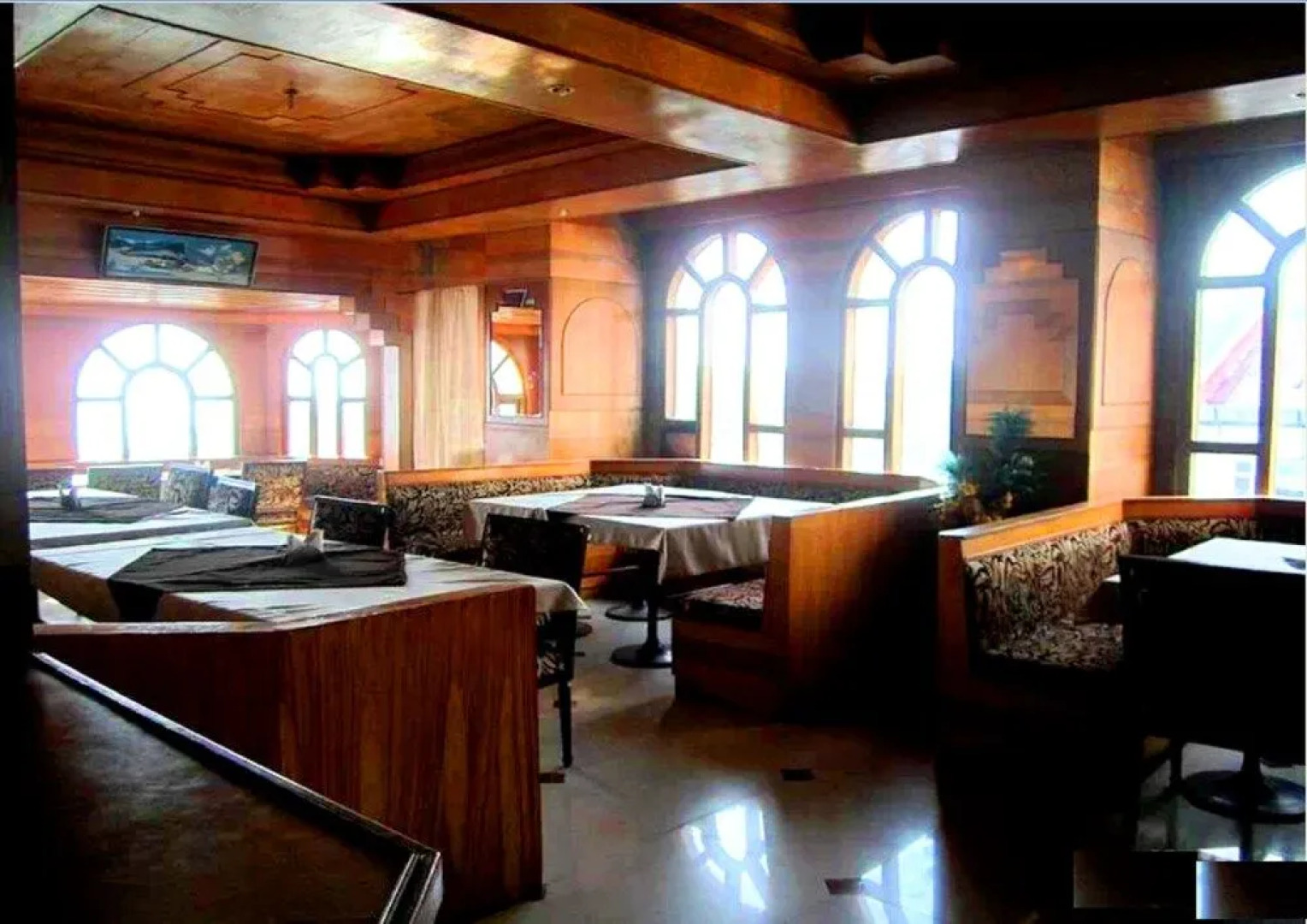 TIH The Grand Him Queen