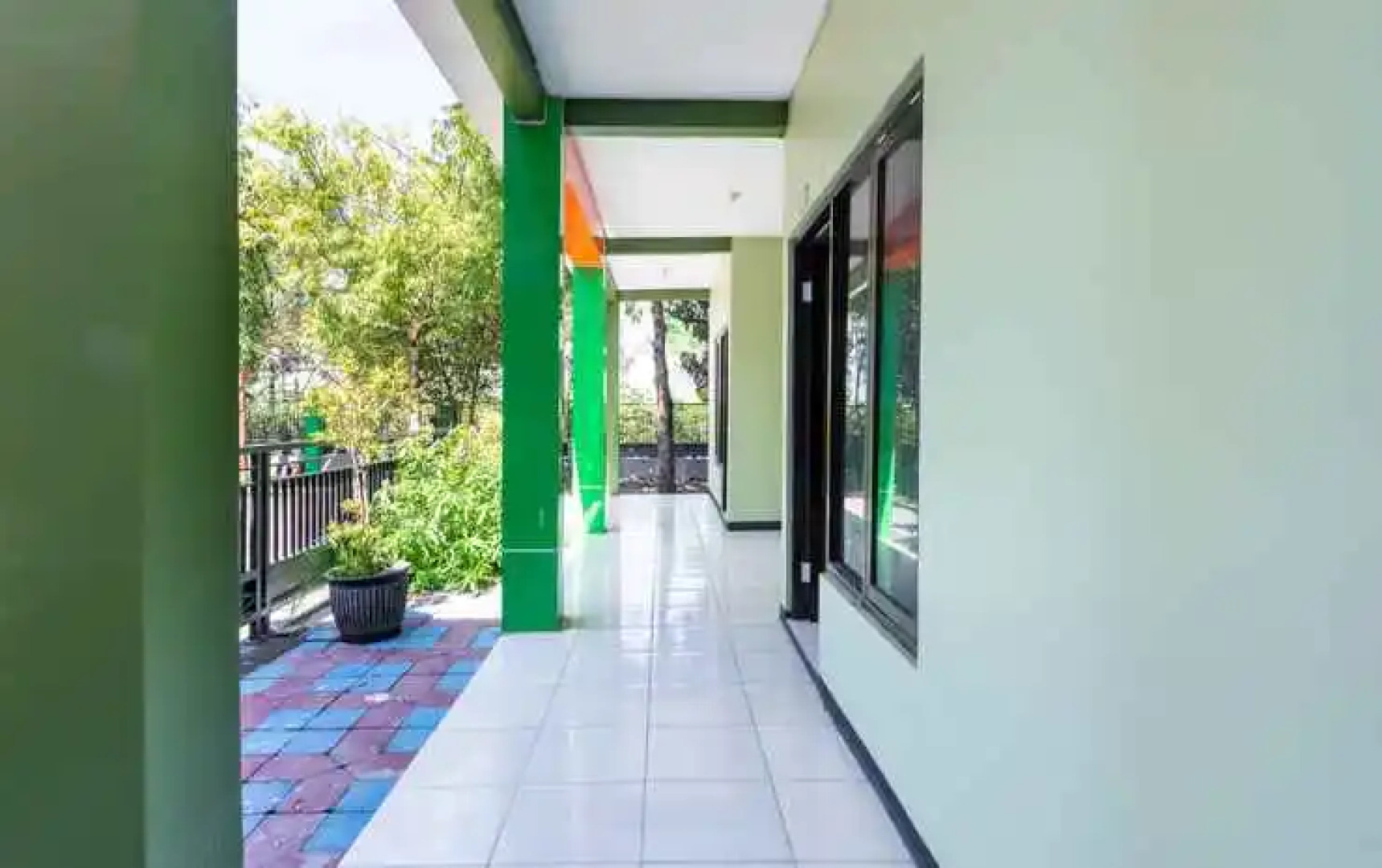 OYO 3452 Esemka Hotel Residences Syariah