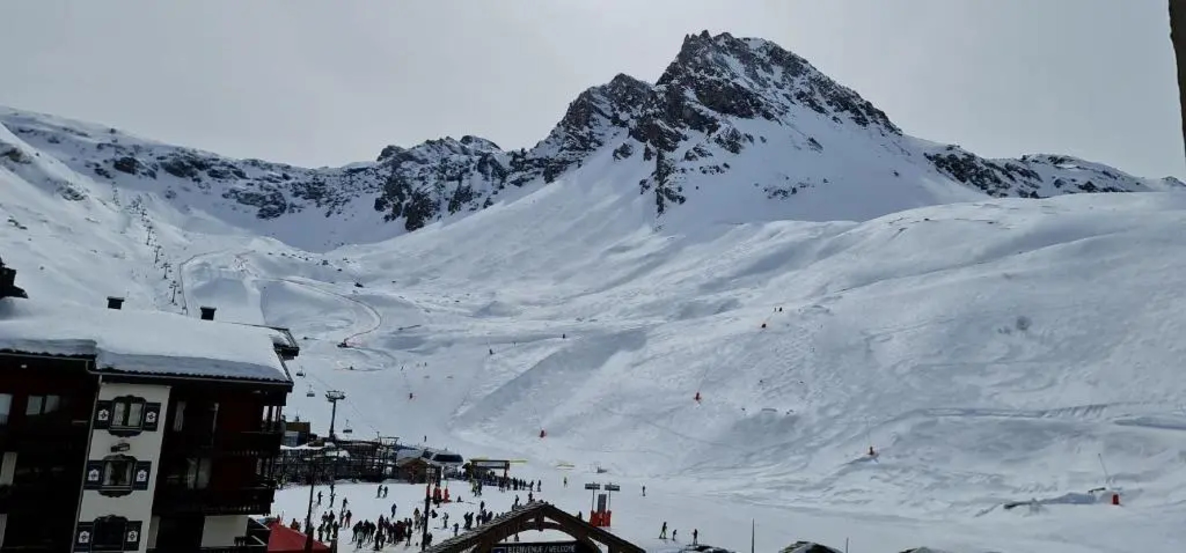 Tignes rond point des pistes vue panoramique au soleil